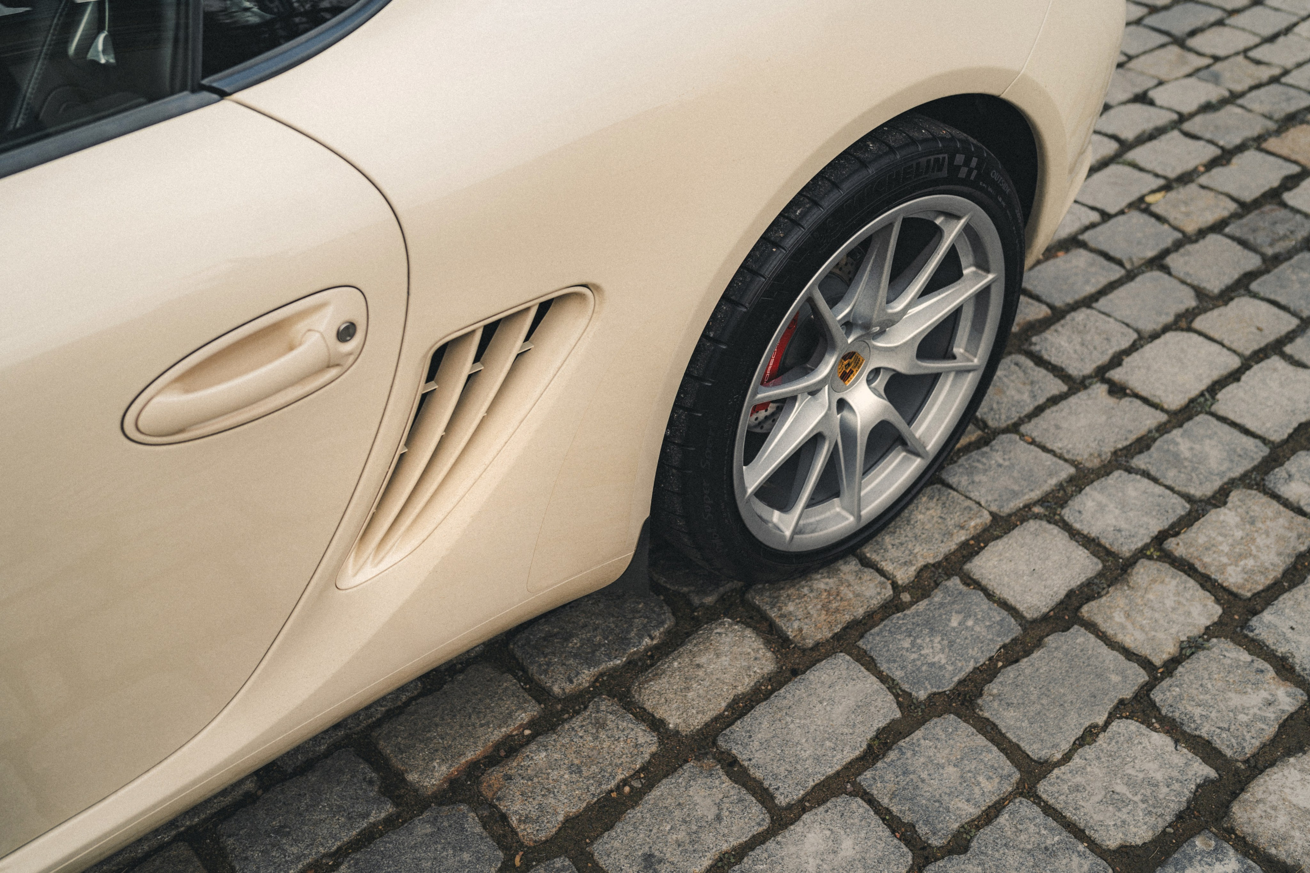 Porsche Cayman S x Anna. Фотограф Илья К. в Москве