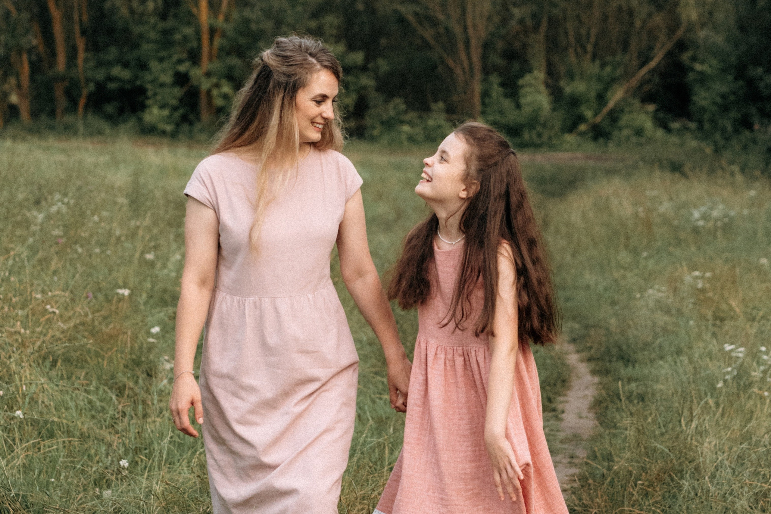 Семейная фотосессия на берегу реки для Миши, Тани, Сони и Таи. Свадебный фотограф в Тамбове Павел Четвертков