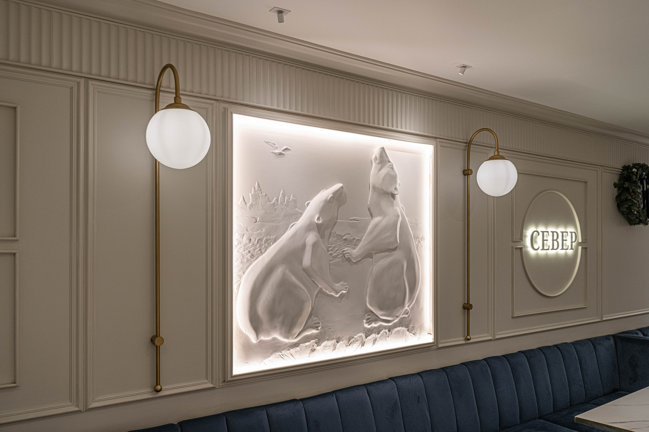 Фотосъемка освещения Maytoni в кафе Север. Интерьерный и репортажный фотограф в Санкт-Петербурге