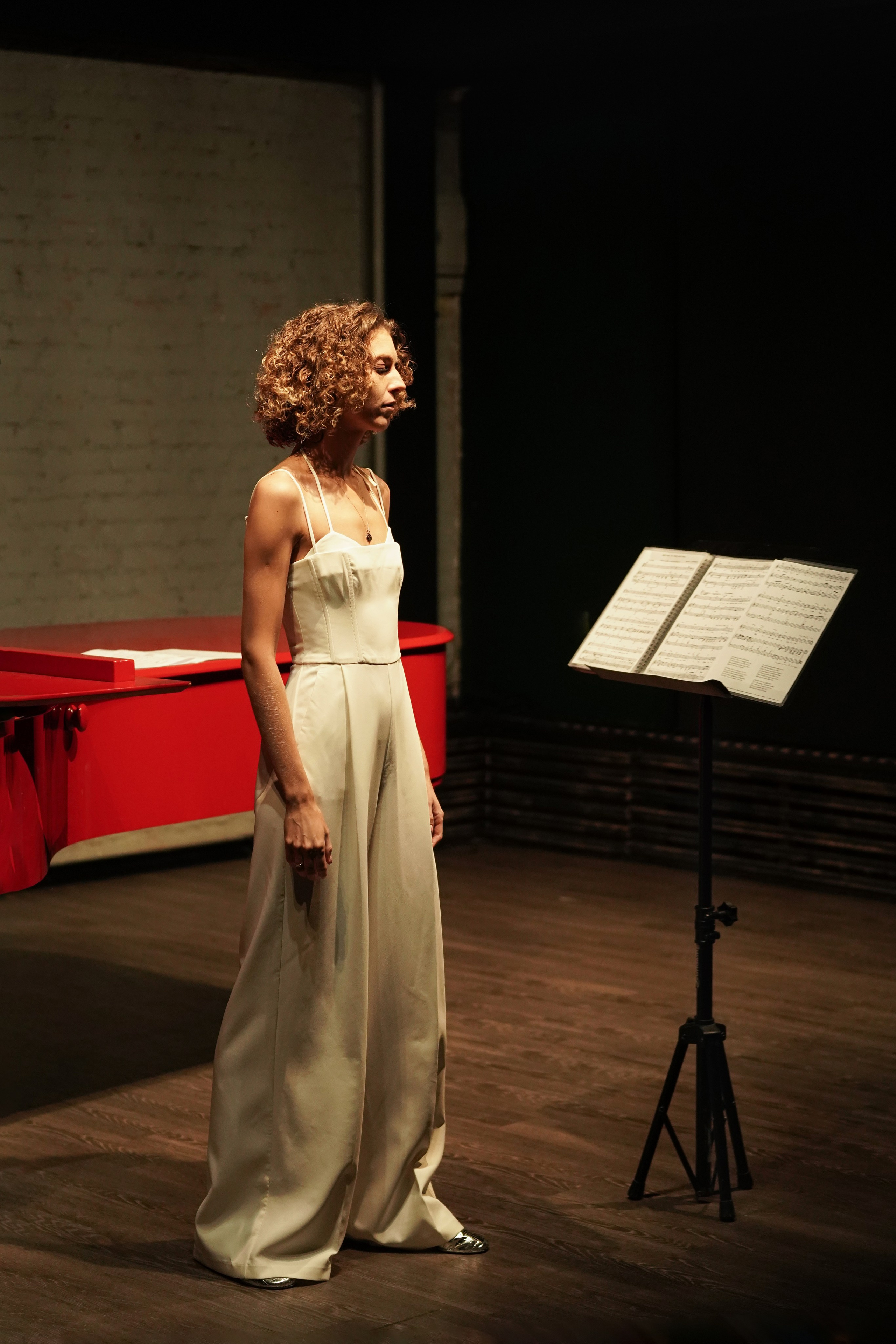 В сумраке Есенин-центра. 7/11/25. Фотограф Строгино Яна Гавриленко