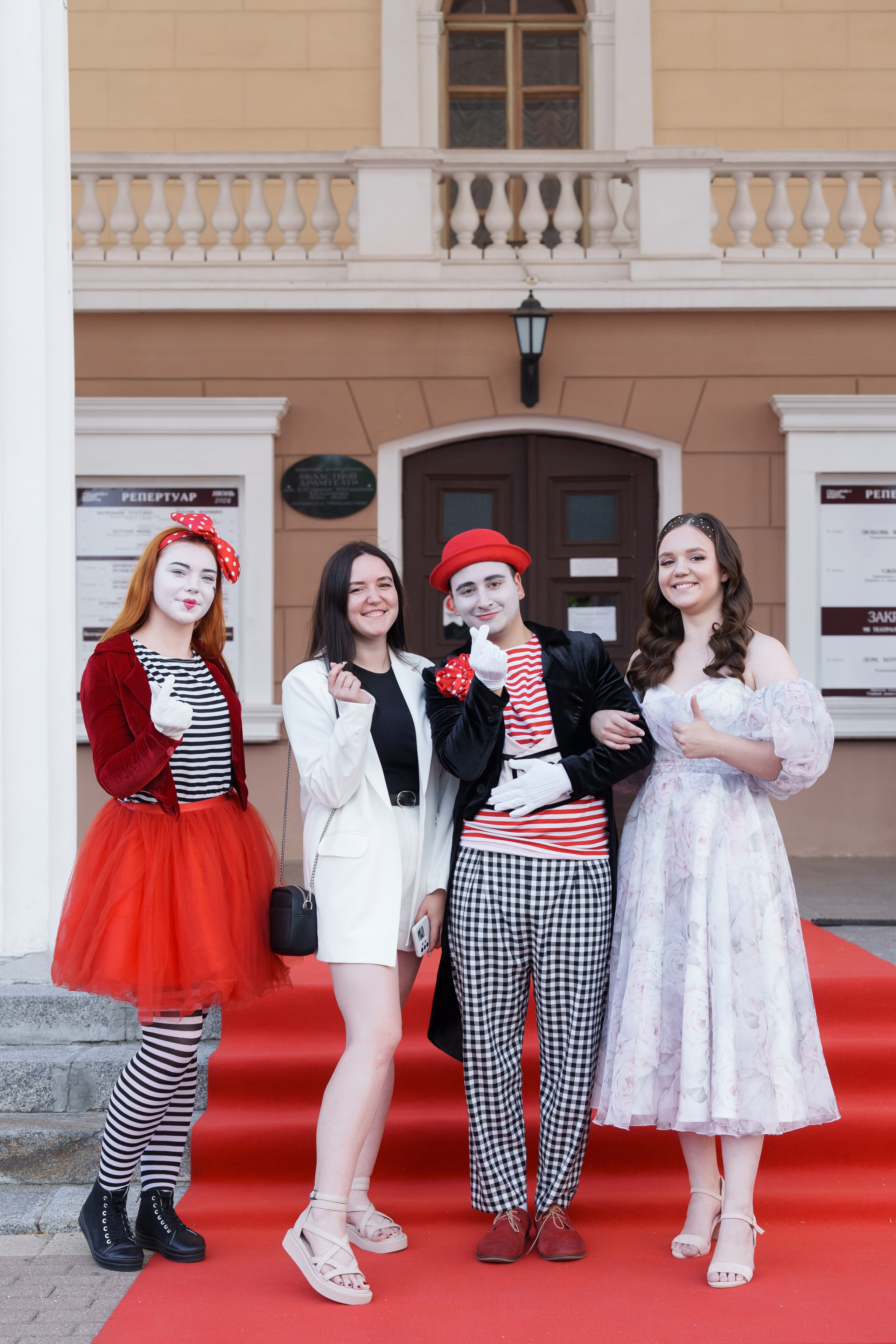 Выпускной Гимназия 7. Свадебный и репортажный фотограф Элина Козырьянова