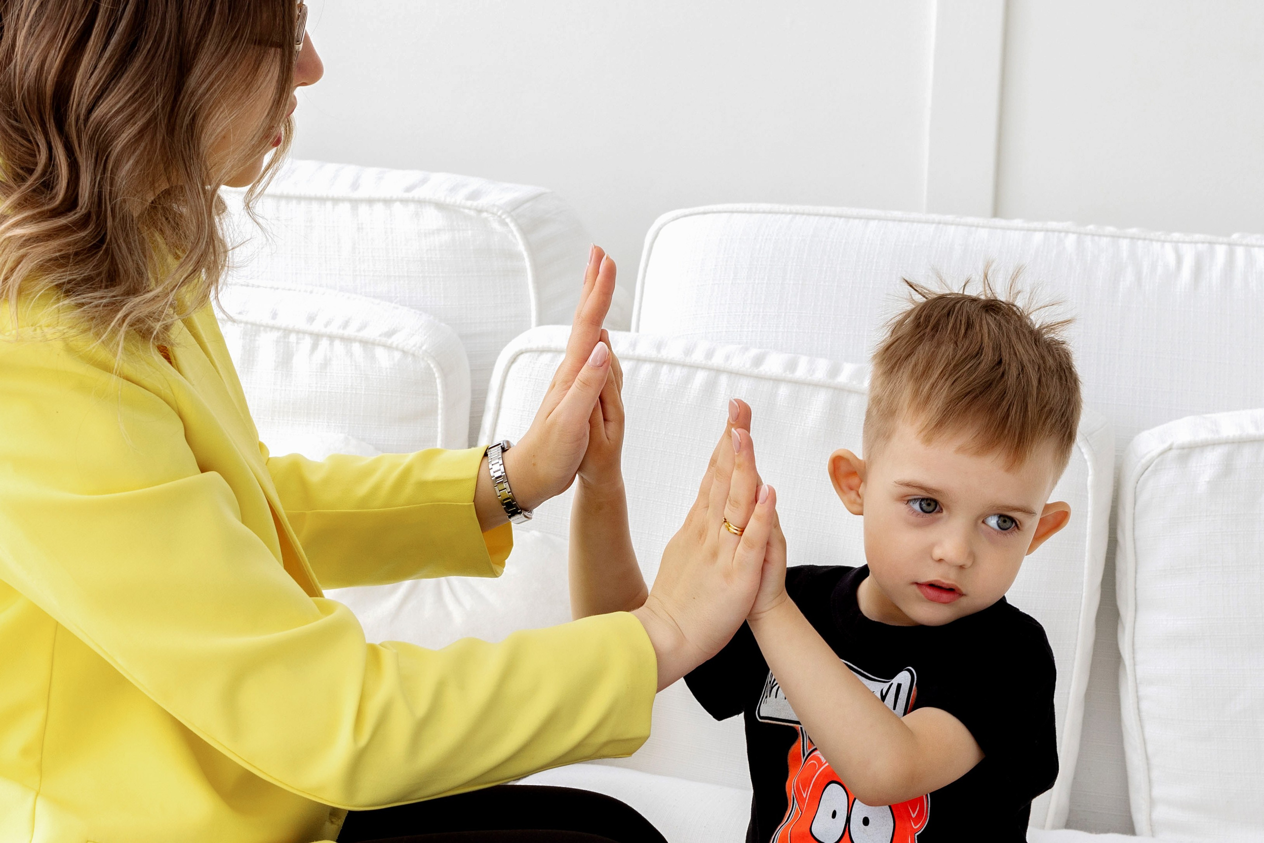 Семейная фотосессия в студии (Михаил, Крестина и Макар). Женский фотограф в Орске Новотроицке Динара Долганова