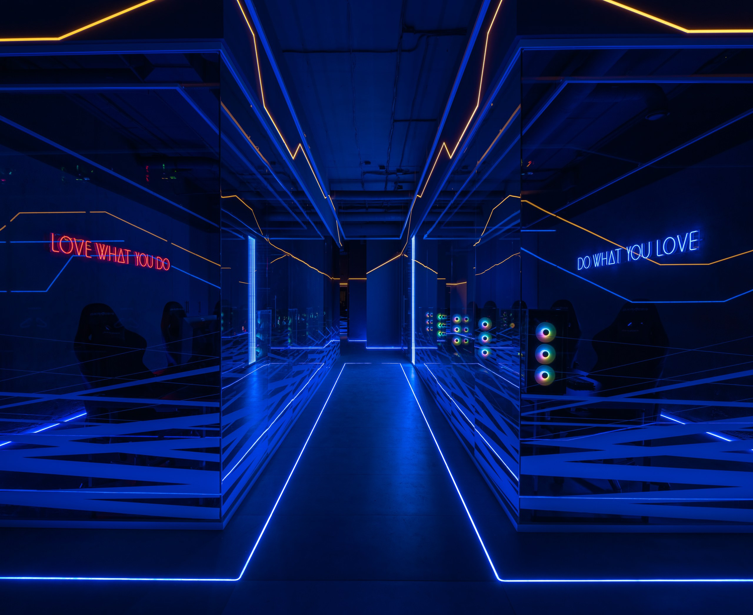 Первый топовый компьютерный клуб "Provoda" - Фотограф Коваль Илья. Коваль Илья — Интерьерный и архитектурный фотограф