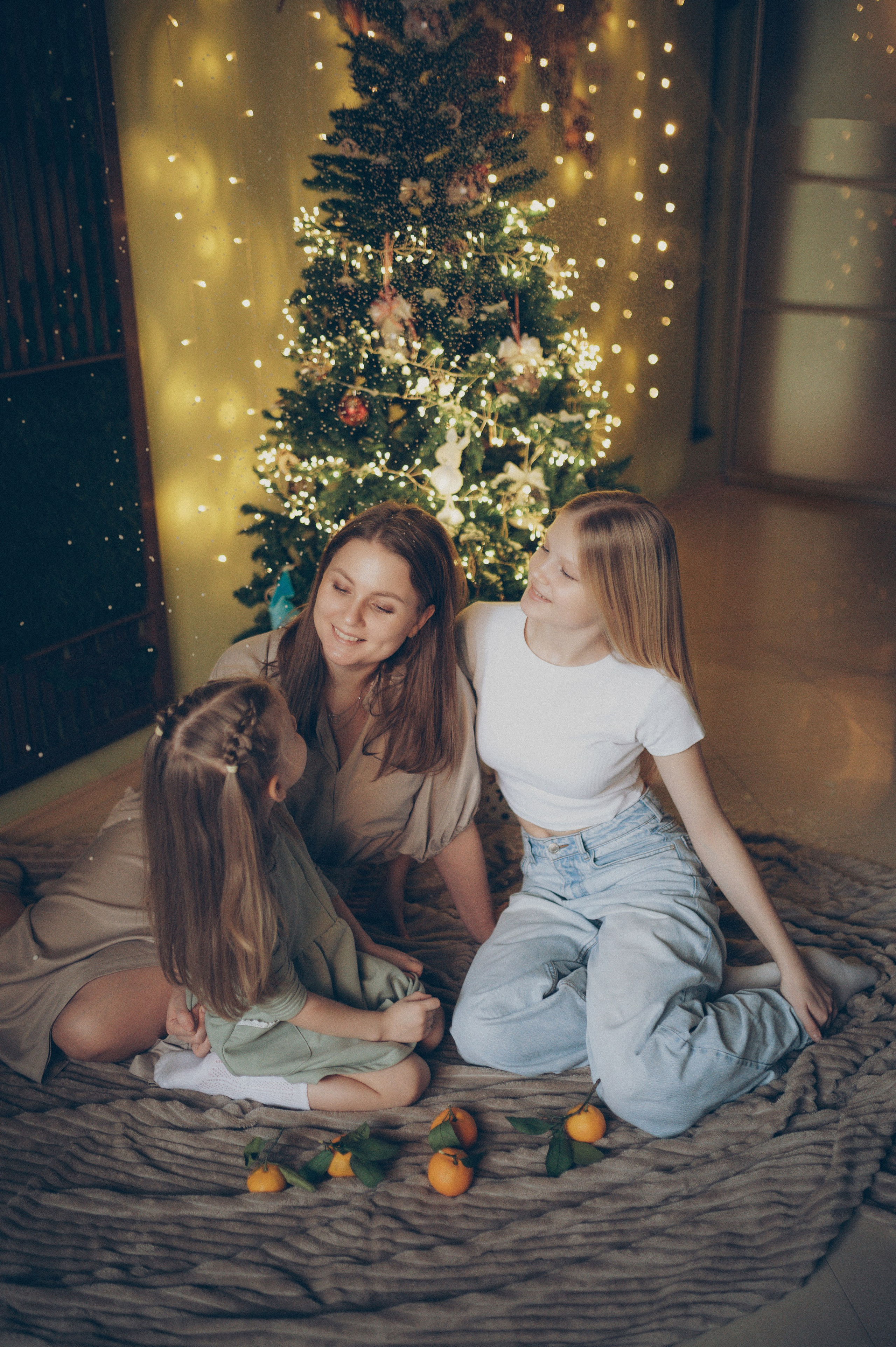 Тася, Соня, Женя и Илья (новогодняя домашняя). Фотограф, г. Лесной Свердловской области