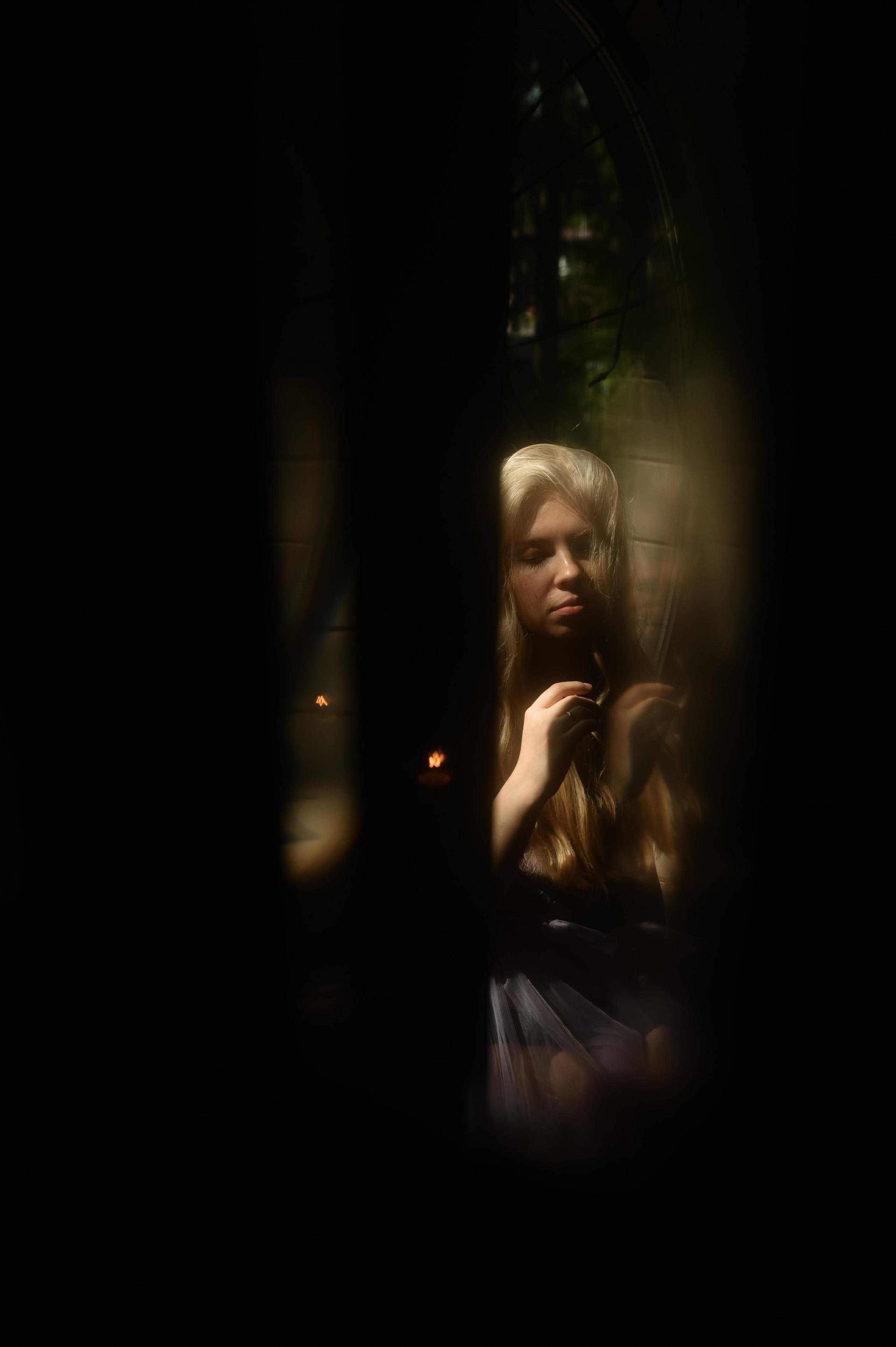 Катя. Заброшенный чердак. Фотограф Марина Росси