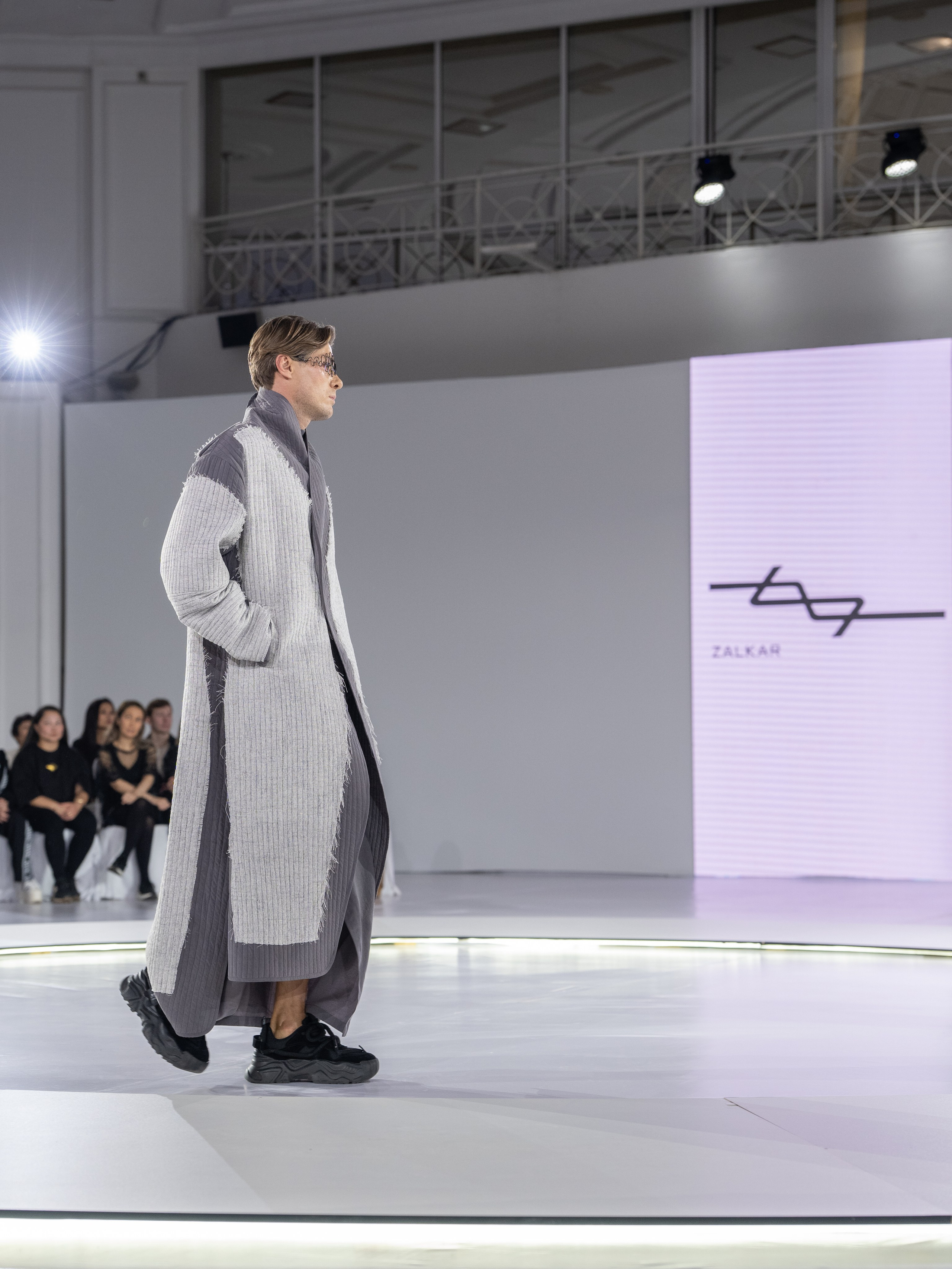 Дизайнер Zalkar. Сайт Алматинского НЮ АРТ, будуар и фэшн фотографа Дениса Карпенко