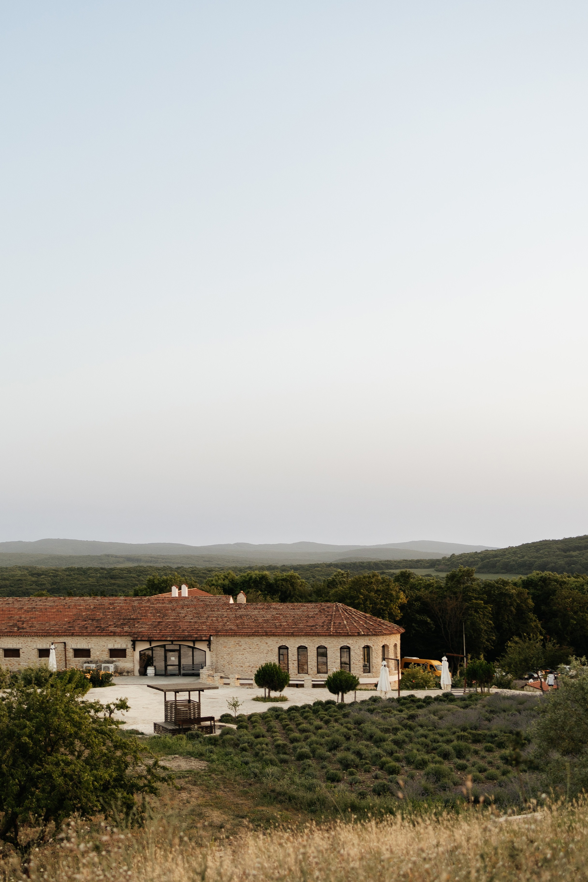 Атмосферная свадьба в Шато Андре. Архитектурный и интерьерный фотограф в Краснодаре | Дмитрий Демской