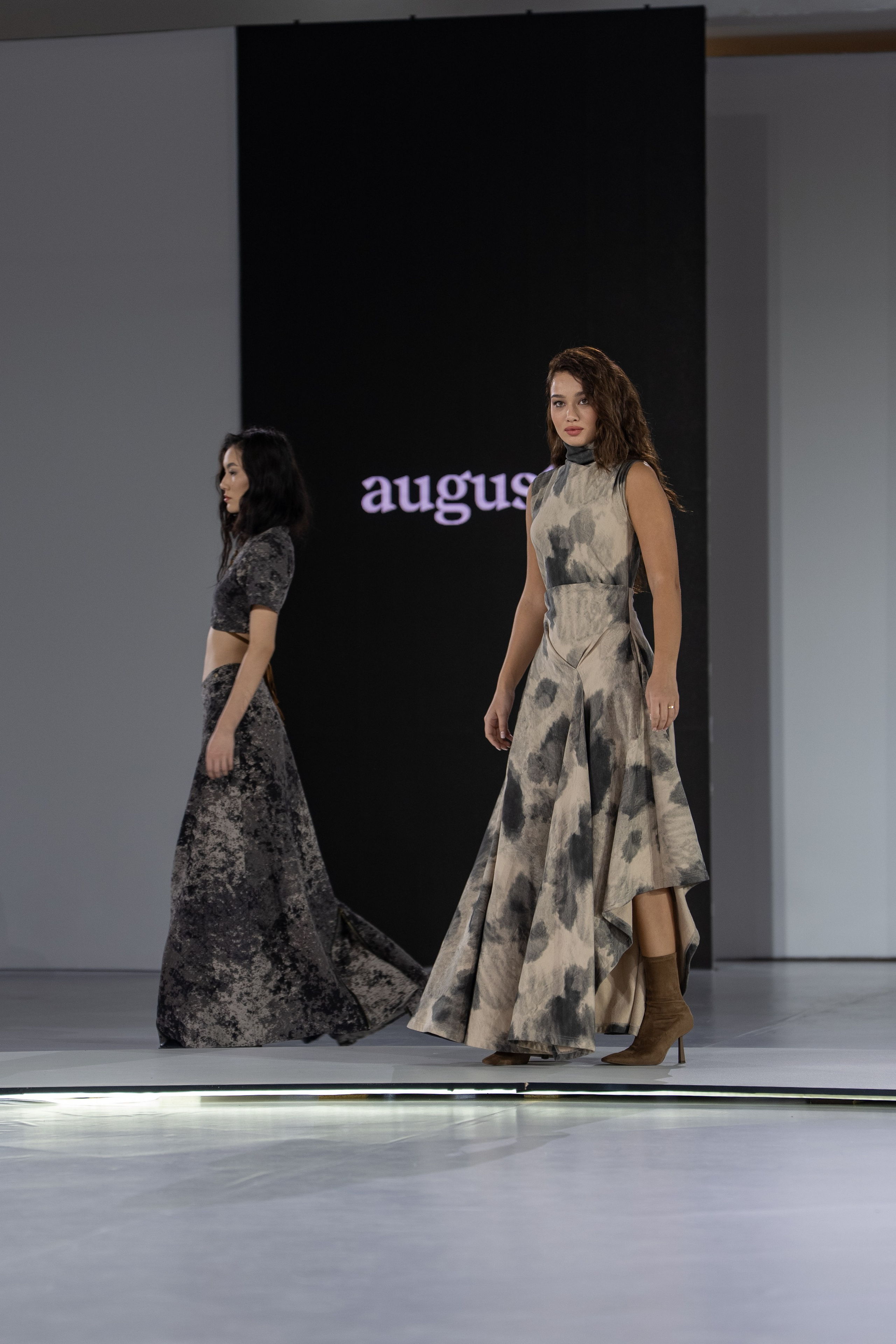 Design August. Сайт Алматинского НЮ АРТ, будуар и фэшн фотографа Дениса Карпенко