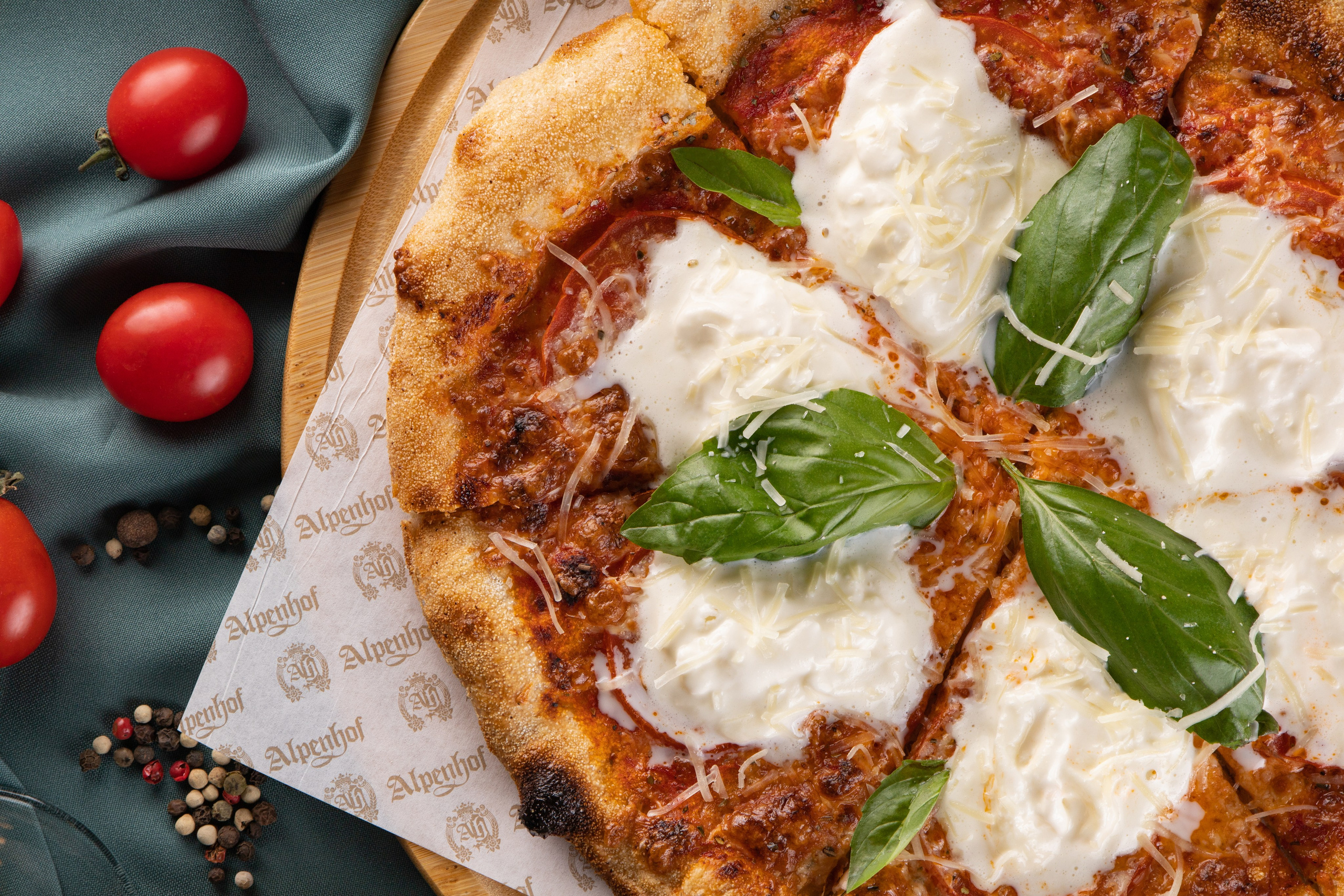 Фотографии пиццы в Астане. Рекламный фуд фотограф и видеограф в Астане Алина Лысенко