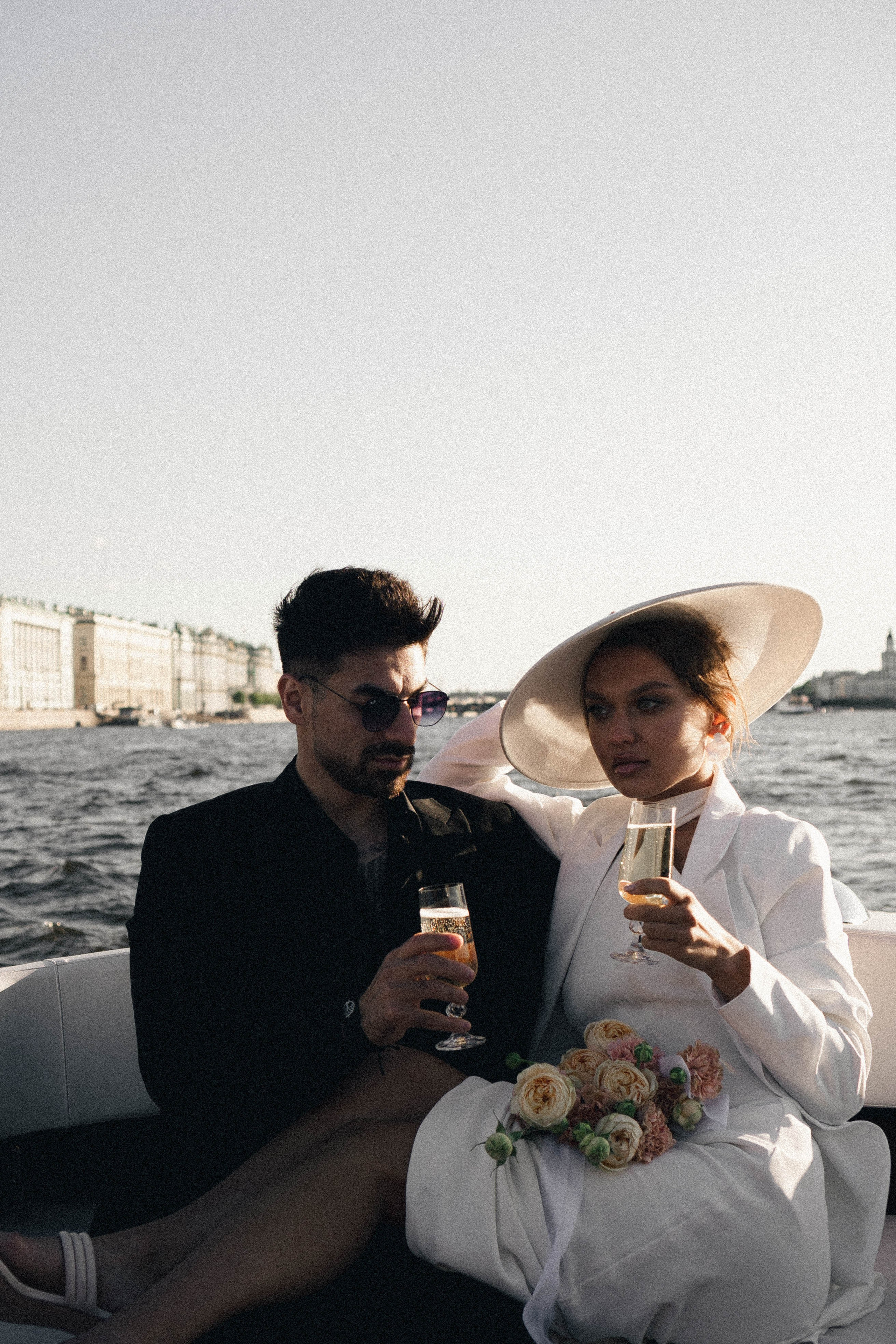 СВАДЕНБНАЯ СЬЕМКА НА КАТЕРЕ ПО КАНАЛАМ САНКТ-ПЕТЕРБУРГА И В АКВАТОРИИ НЕВЫ. Профессиональный фотограф, Санкт-Петербург — Виктория Богомолова