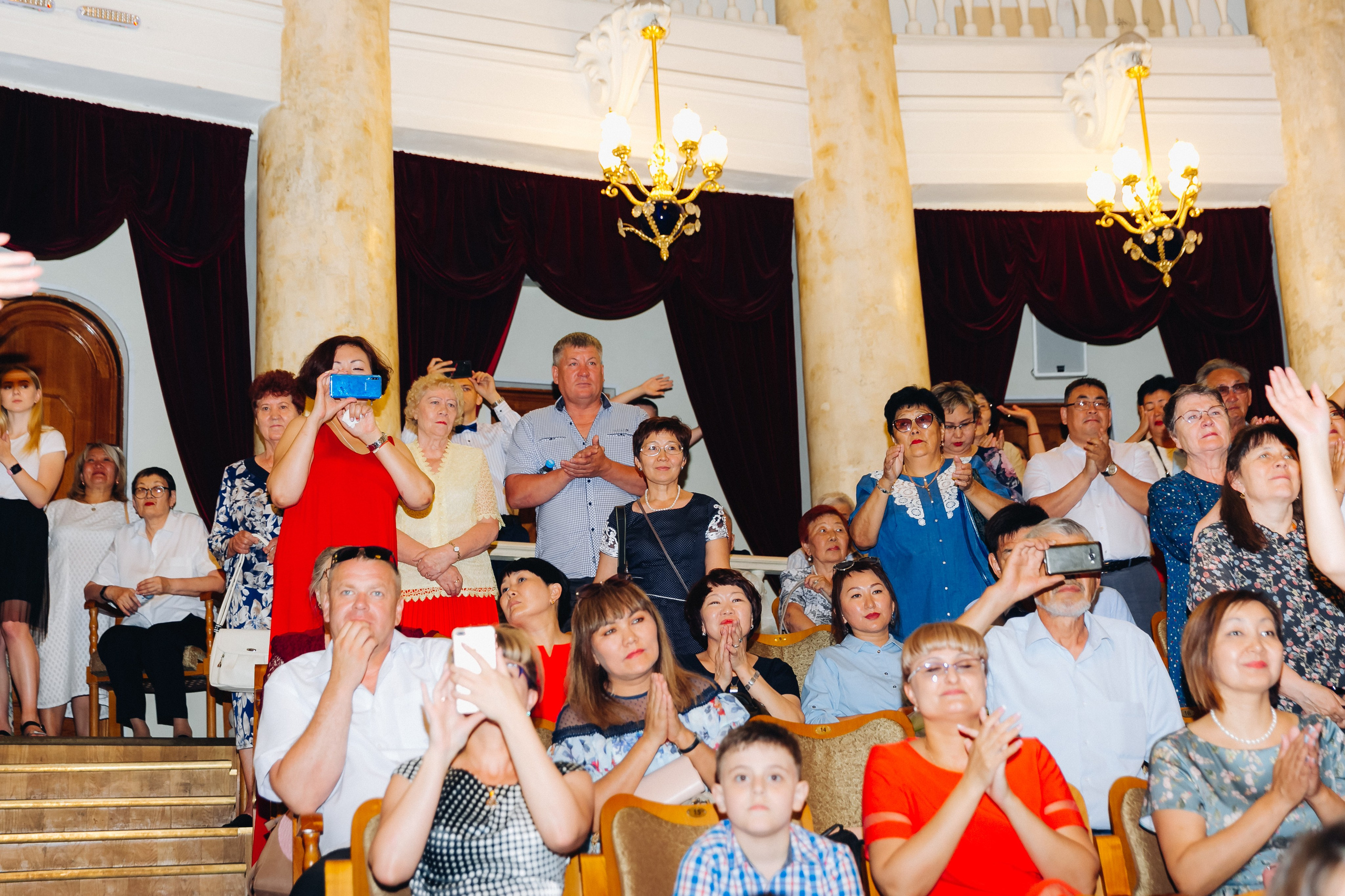 Вручение аттестатов 14 Гимназия. Свадебный и семейный фотограф в Улан-Удэ