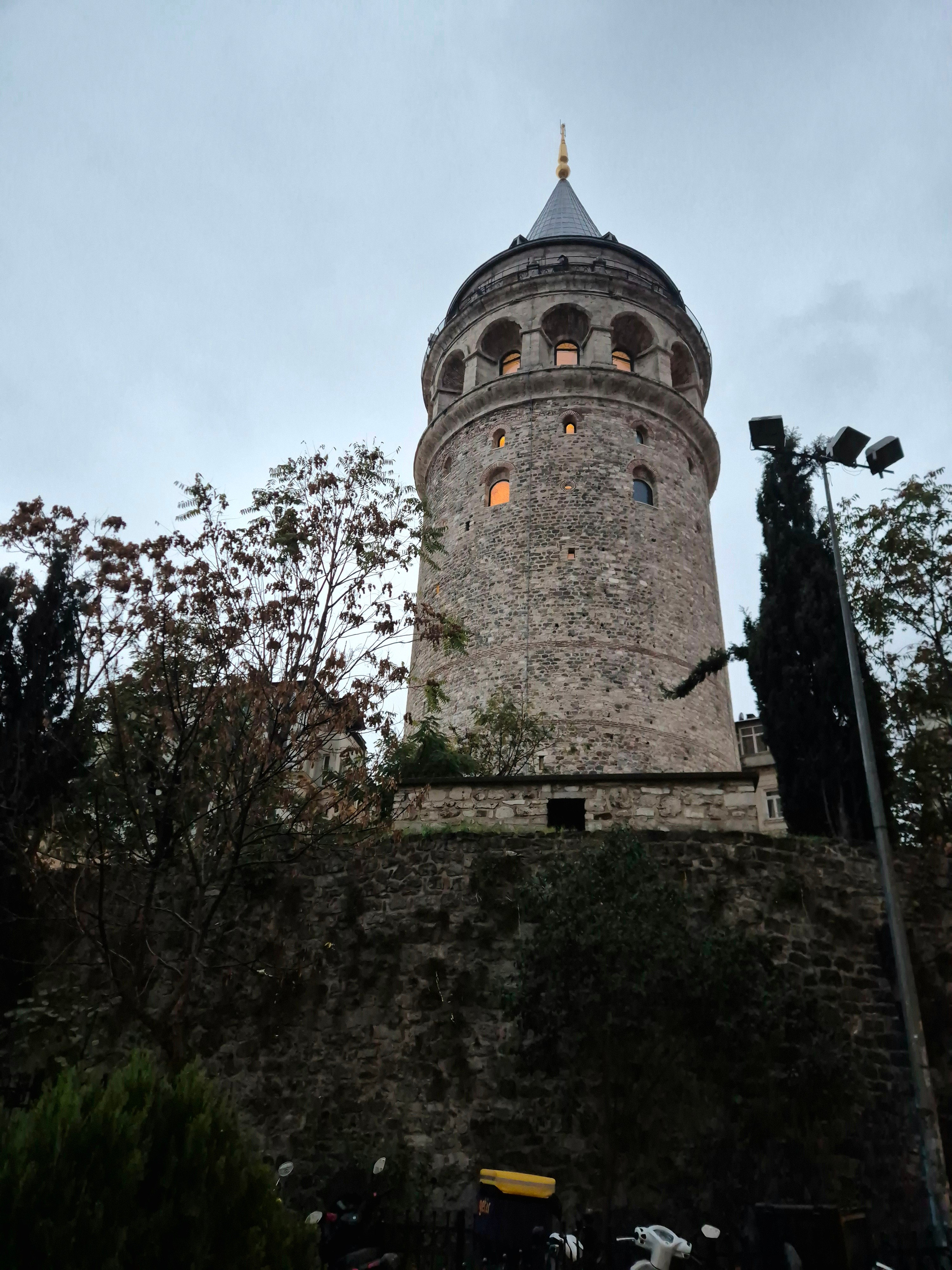 Галатская башня. Внутрь не попали, не отследил график работы, не успели до закрытия