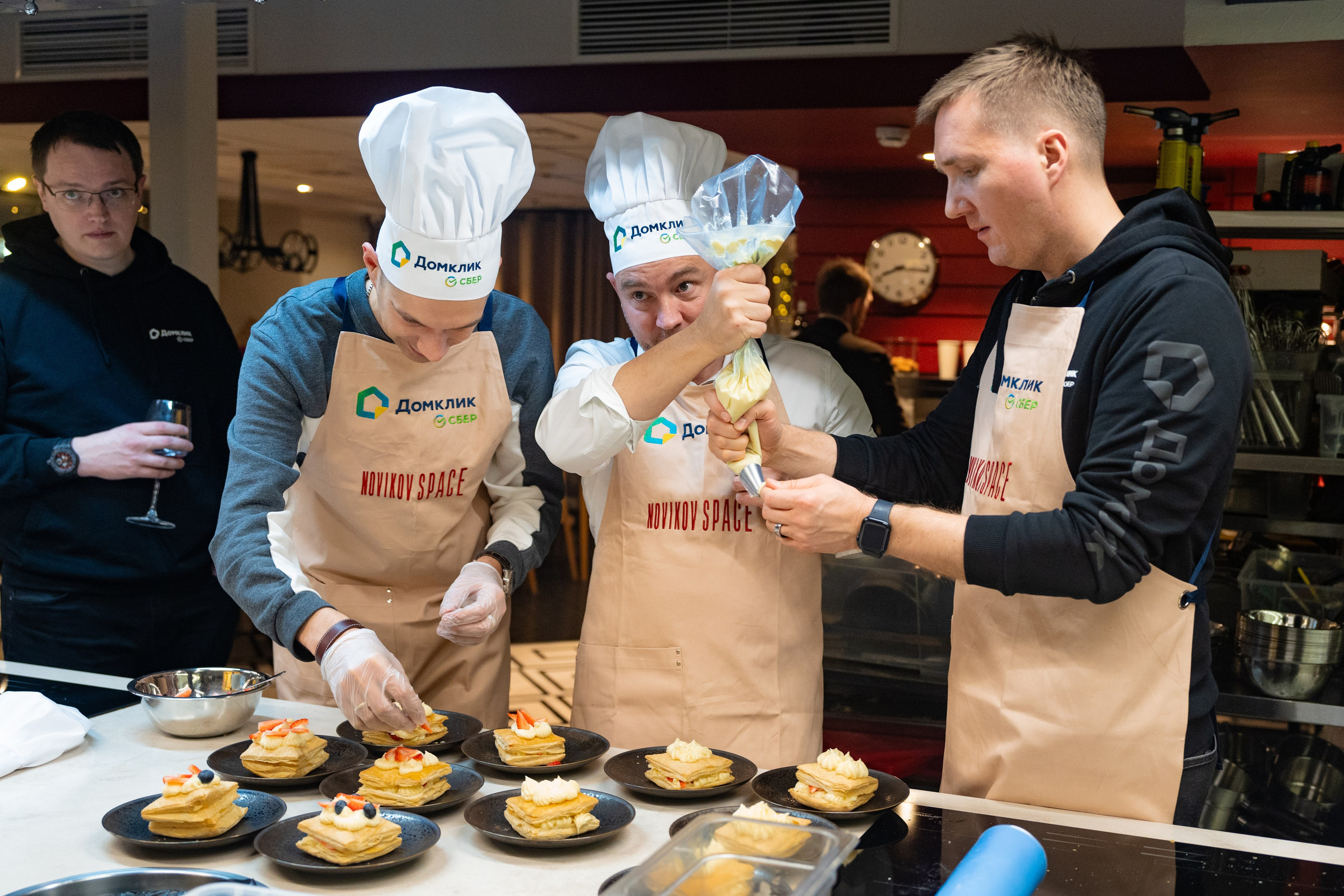 NOVIKOV SCHOOL — Умами зал. Фотограф Никита Комаров