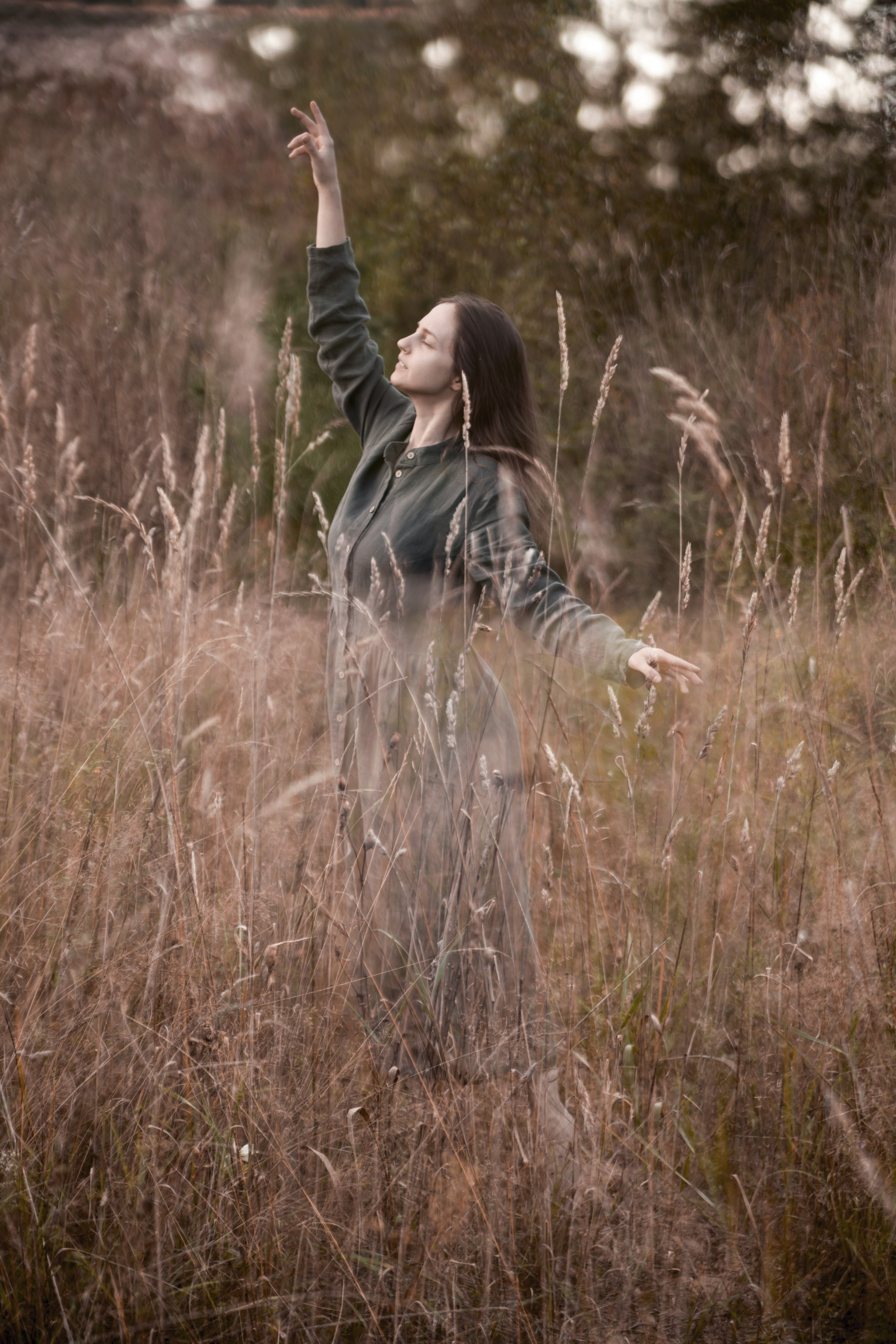 В поле травы. Катя Цвет