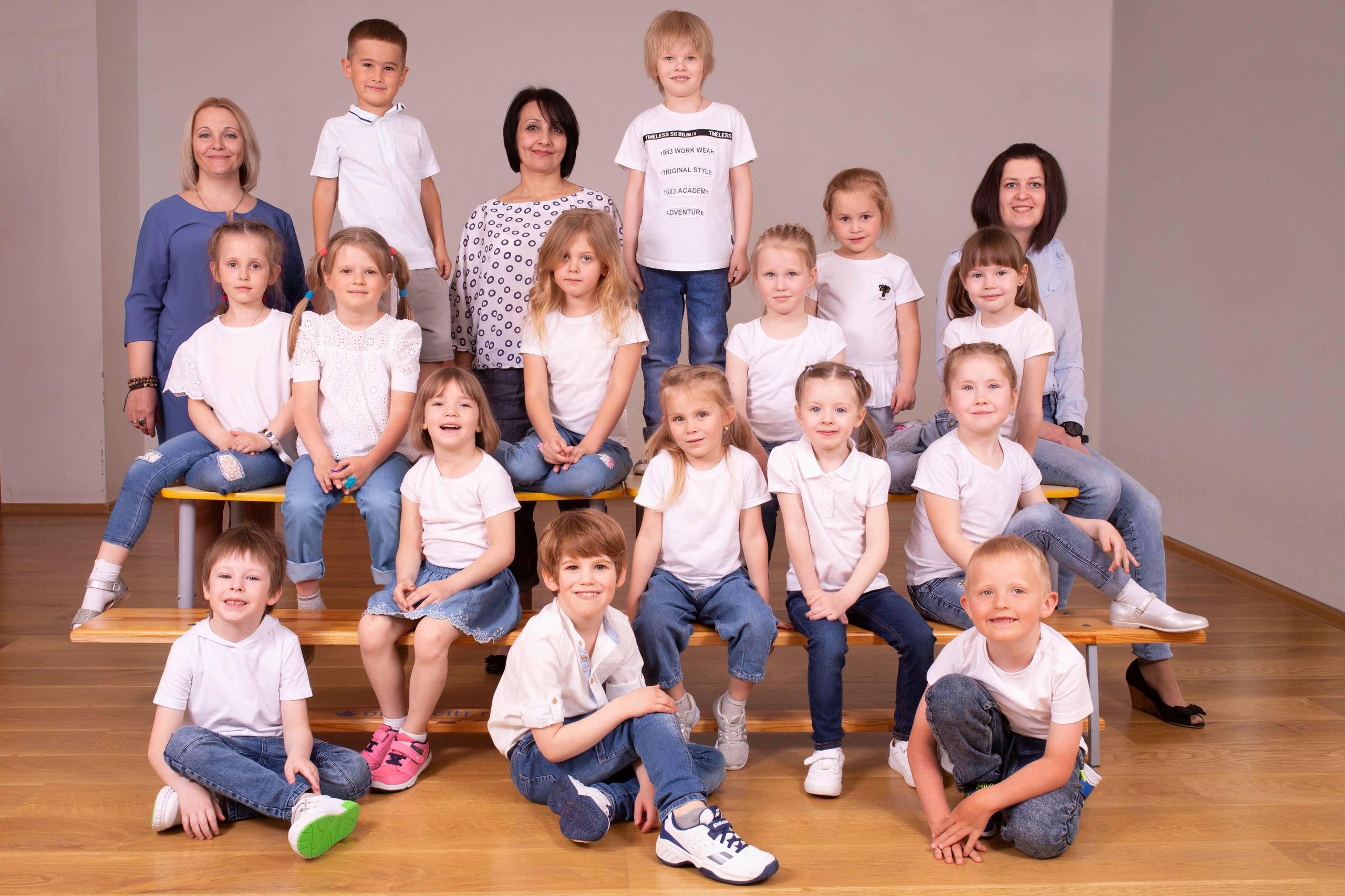 Общее фото в саду. Фотограф Дарья Нагайцева