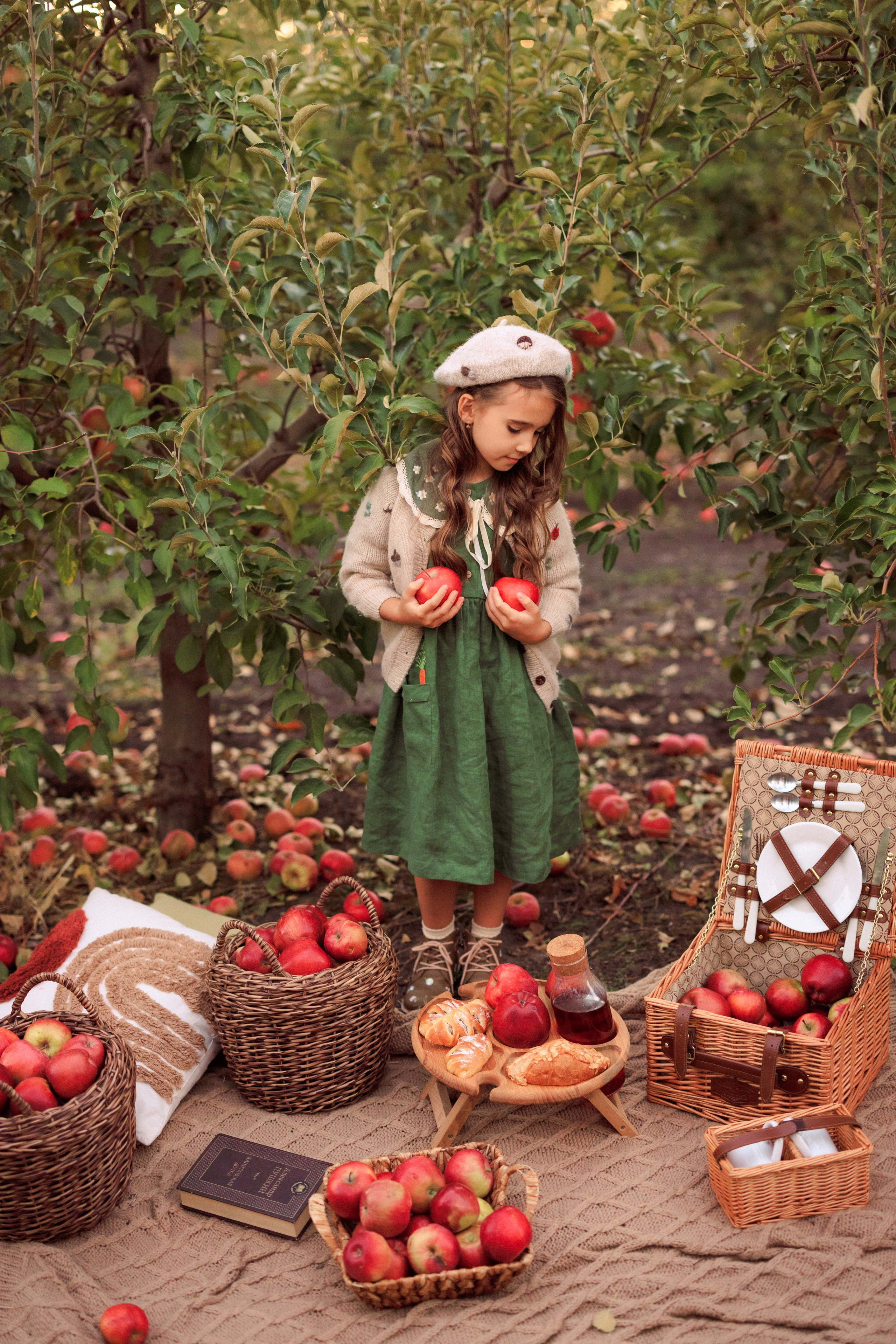 Семейная фотосессия в Яблоневом саду. Семейный и детский фотограф в Краснодаре Анна Трашкова