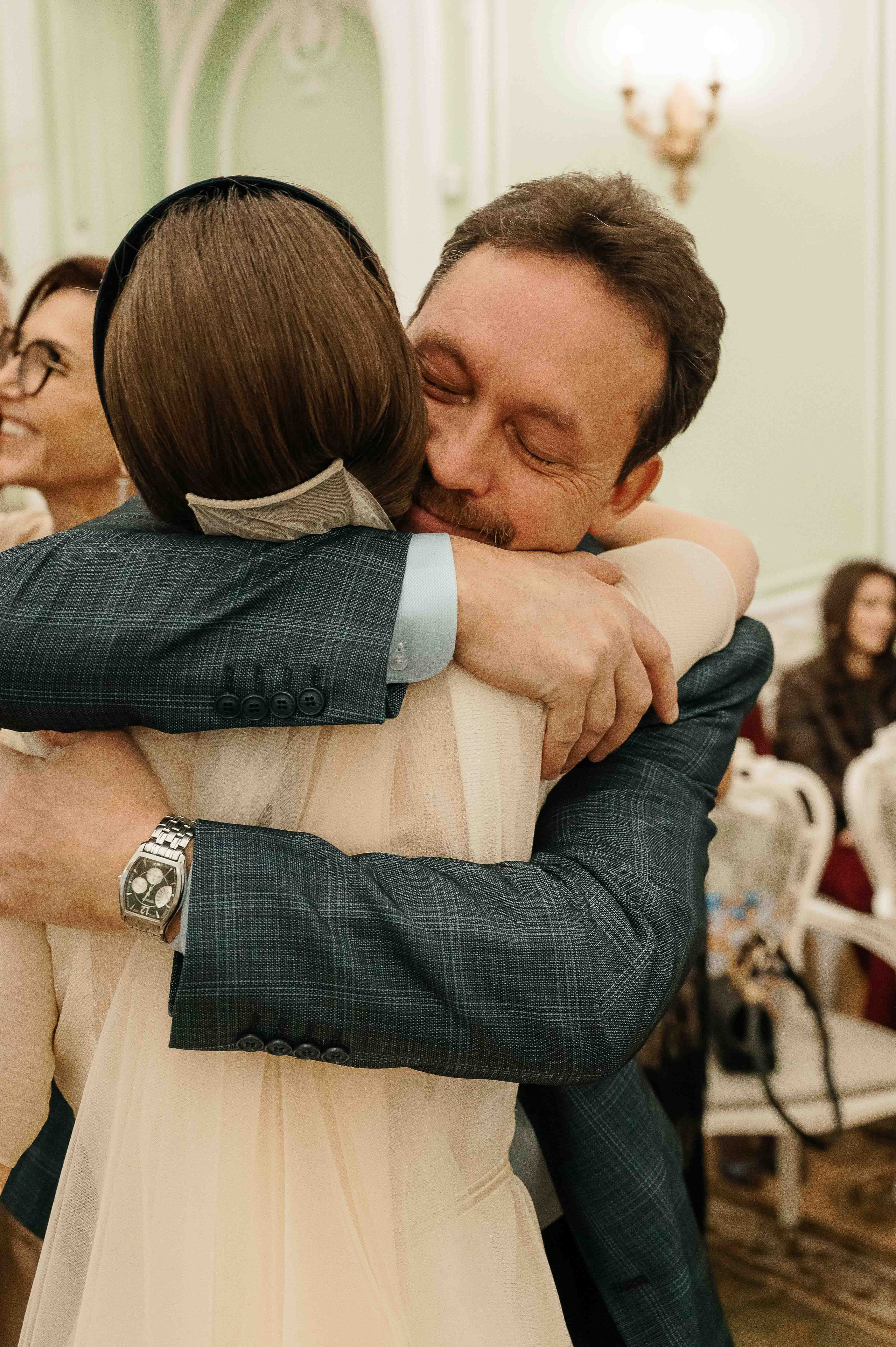 Утро невесты в гостинице. Свадебный и семейный фотограф в Котласе Никита Попов