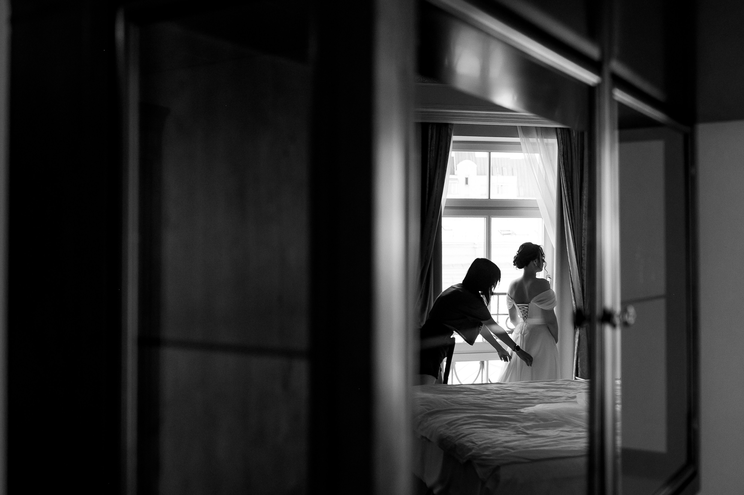 Силуэтный кадр споро невесты