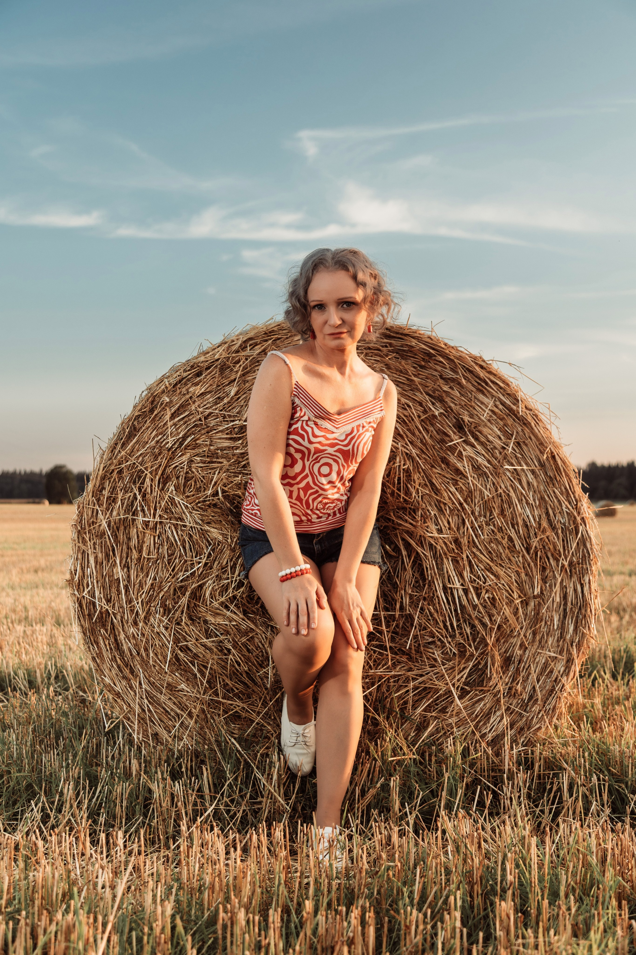 2025-08-03. Анжела на сене