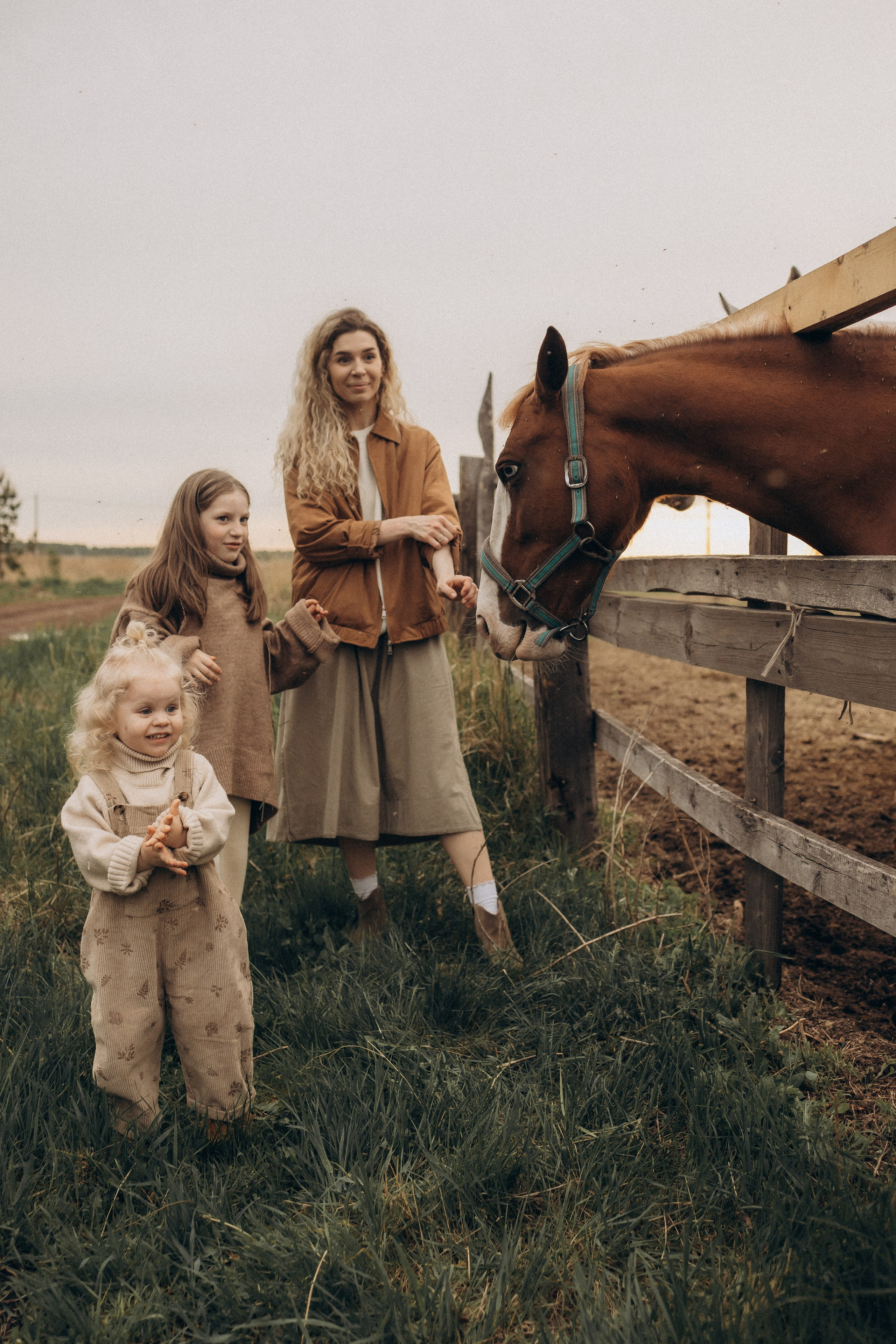 Семейная в поле. Эльвира Галимьянова — семейный фотограф Екатеринбурга