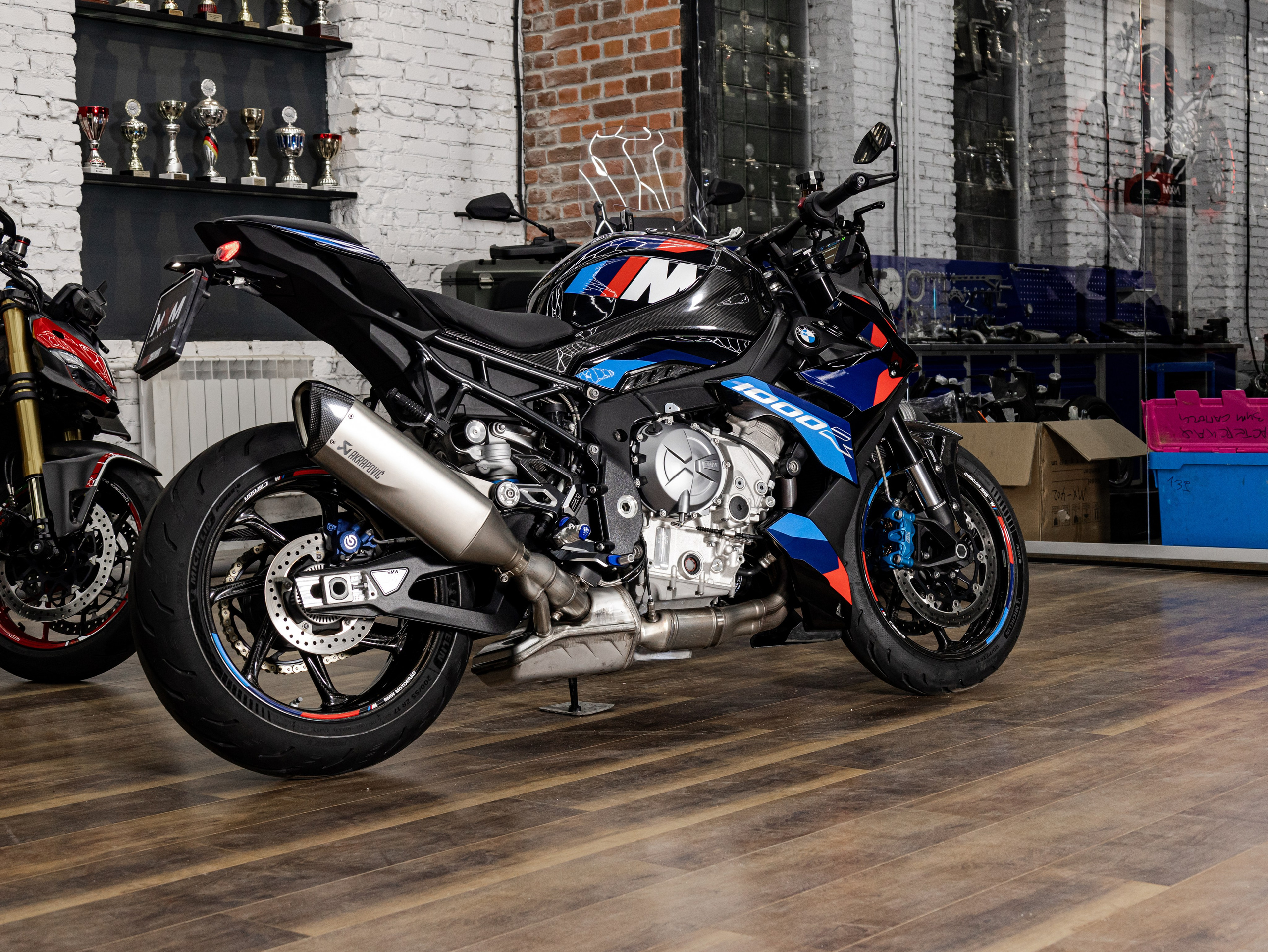 Фотосессия с мотоциклами и автомобилями. Предметный фотограф в Москве и Московской области