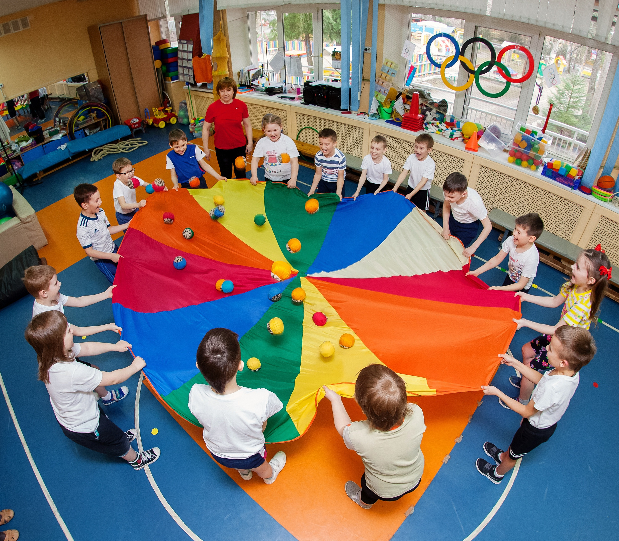 Фотография для выпускных альбомов в детском саду в выпускной группе в подготовительной группе детей фотограф для выпускных альбомов фото детей в группе мастер-класс детский портрет занятия в детском саду игры в детском саду физкультура в детском саду