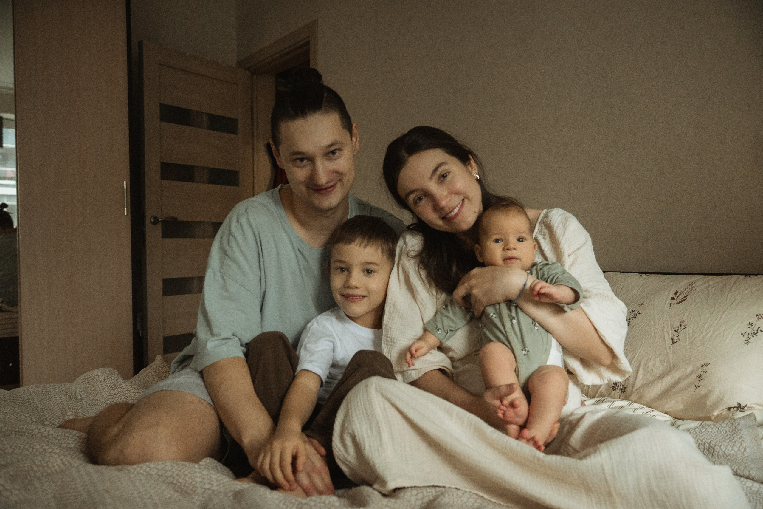 Домашняя съемка для семьи Ирины и Ивана. Портретный и семейный фотограф в Санкт-Петербурге Чугунова Анастасия