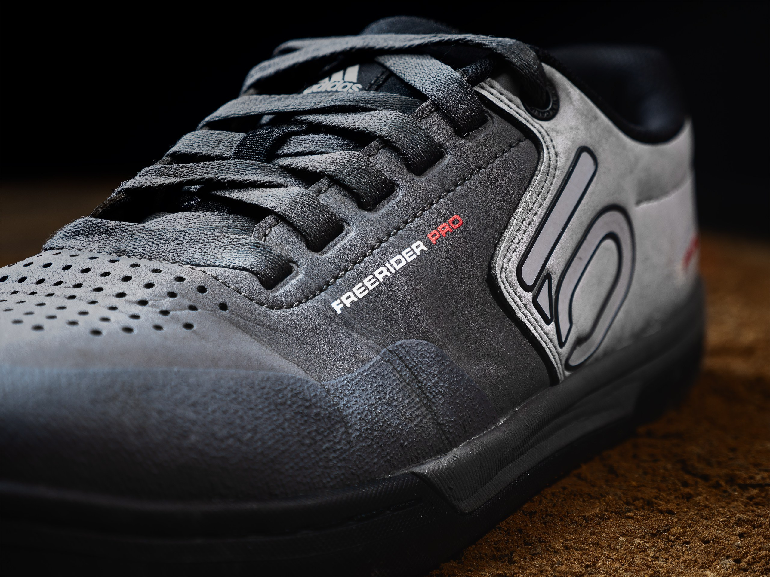 Кеды. Фотограф анималист Никита Натальный