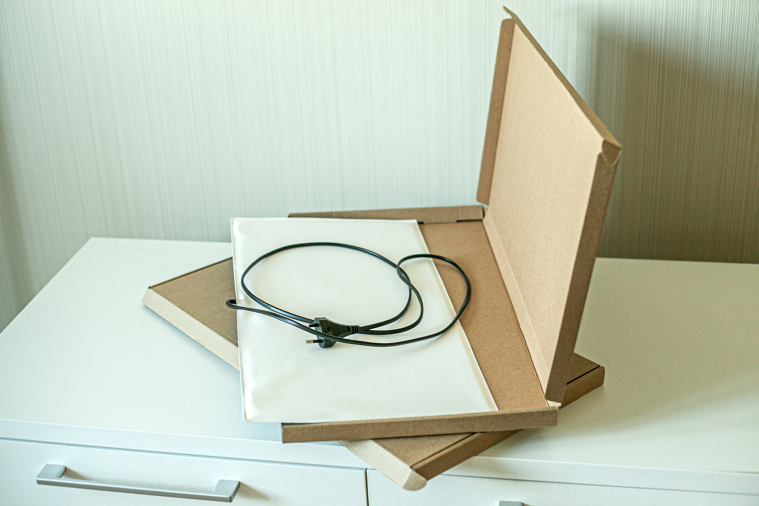 Компания по производству изделий для домашнего электрообогрева. Коврик с подогревом и йогуртница