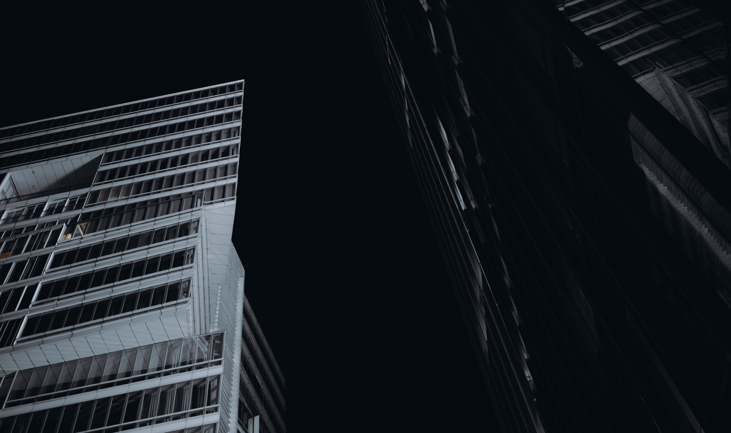 2024 — Night Street. Photographer in Almaty — Alexey Konkov | Reportage, Weddings, Portraits, Love Story