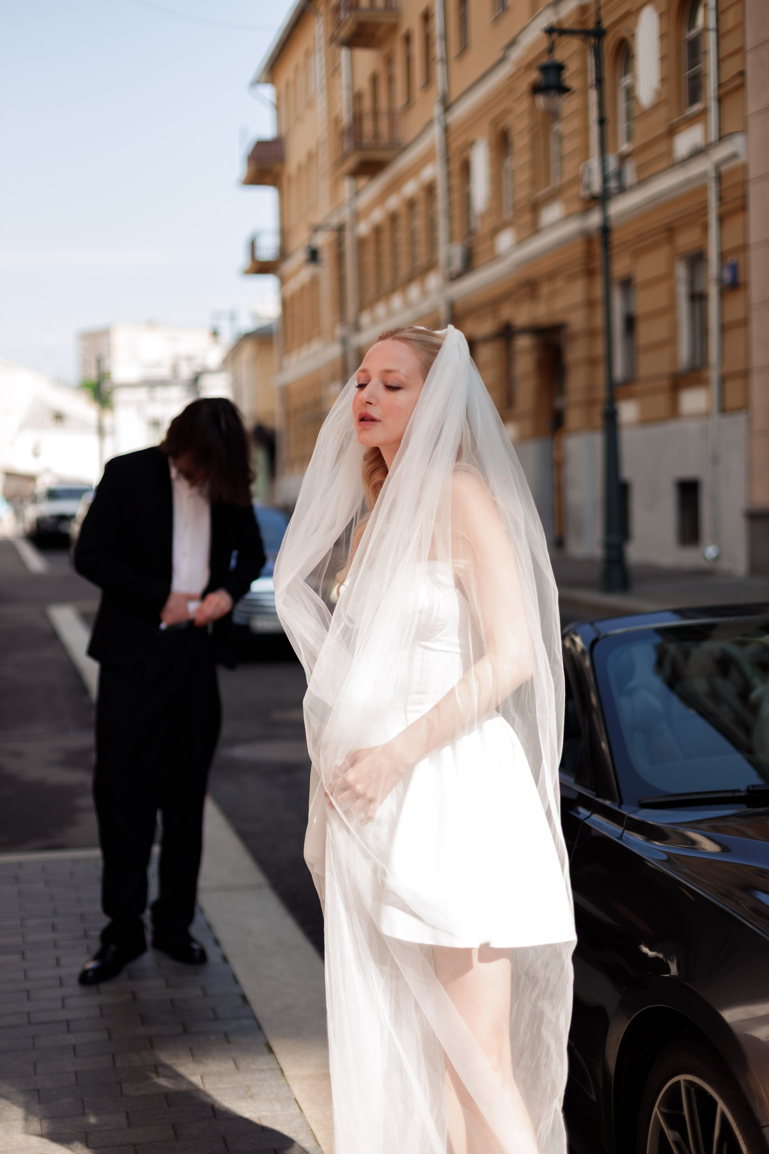 Свадебная фотосессия с автомобилем в центре Москвы, фотограф свадьбам Москва