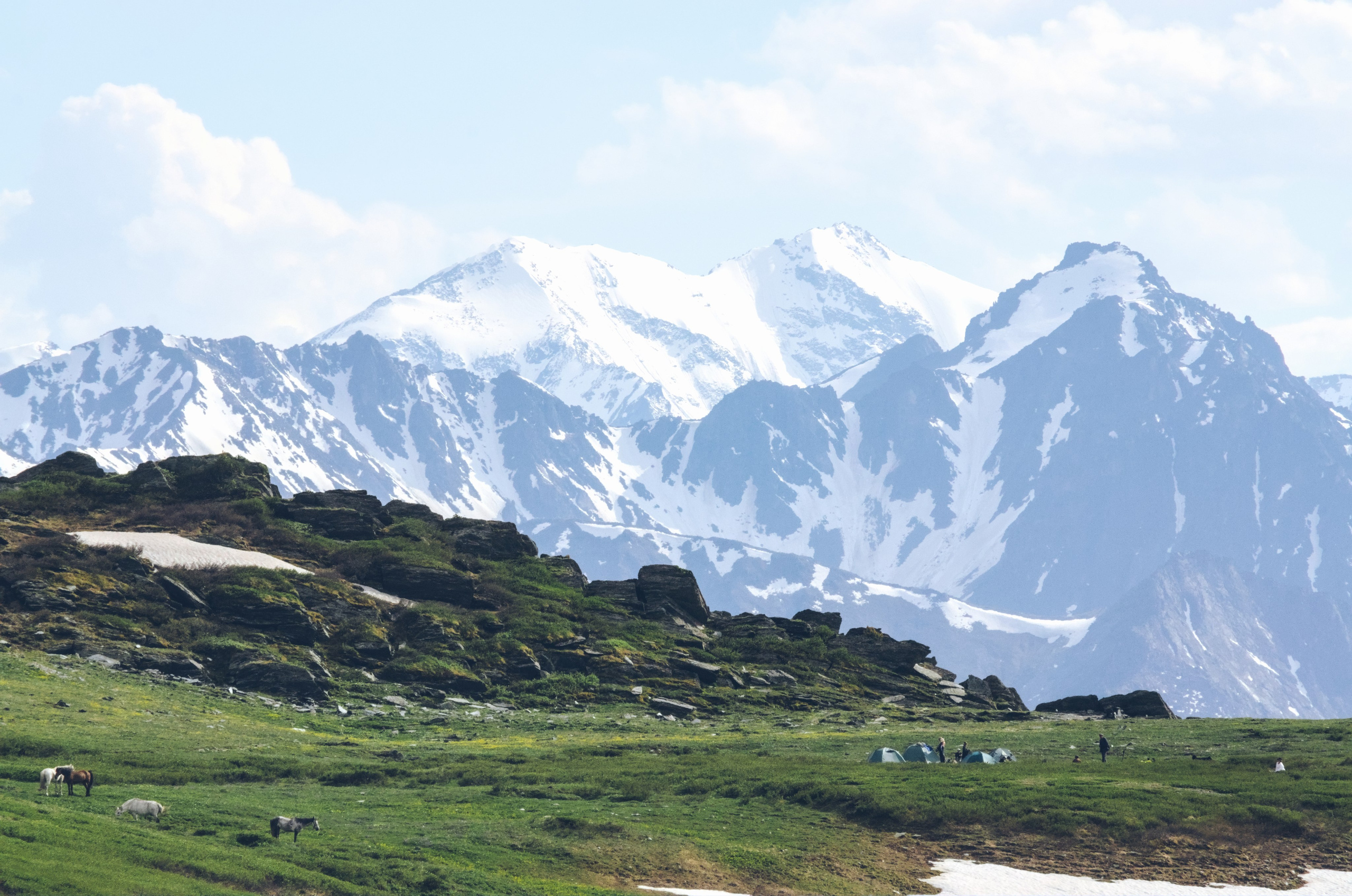 Стоянка «Каменная изба». Фотограф анималист, пейзажист, спортивные мероприятия. Новосибирск