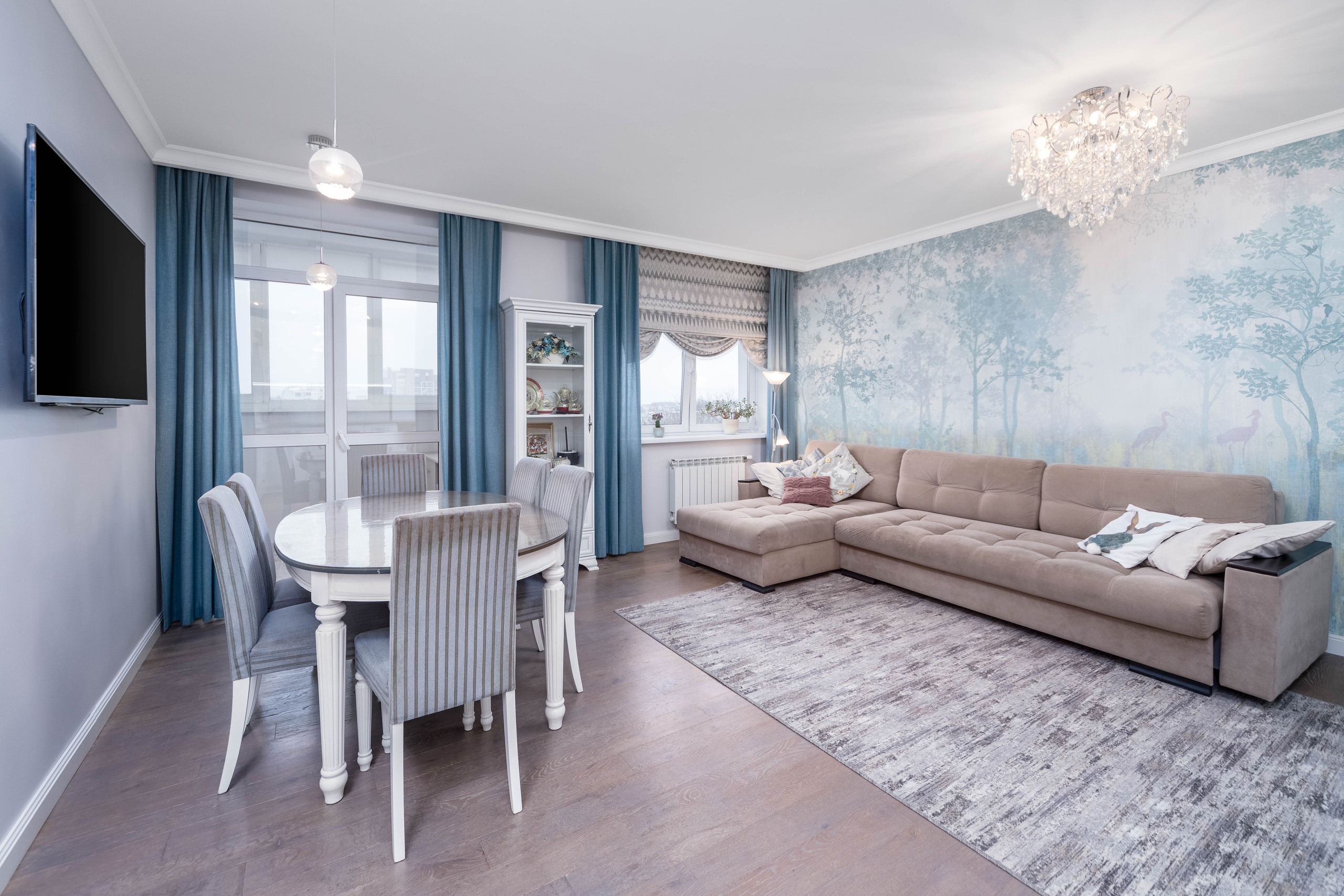 Фото интерьера кухни-гостиной в трехкомнатной квартире в Минске