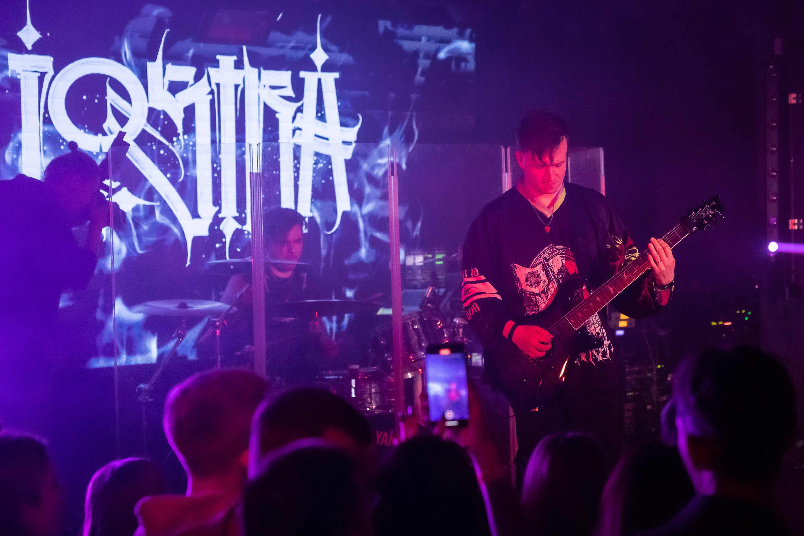 Концерт альтернатив метал группы iOSTRA в «Music bar Мумий Тролль» Москва. Фотограф Владимир Охрименко