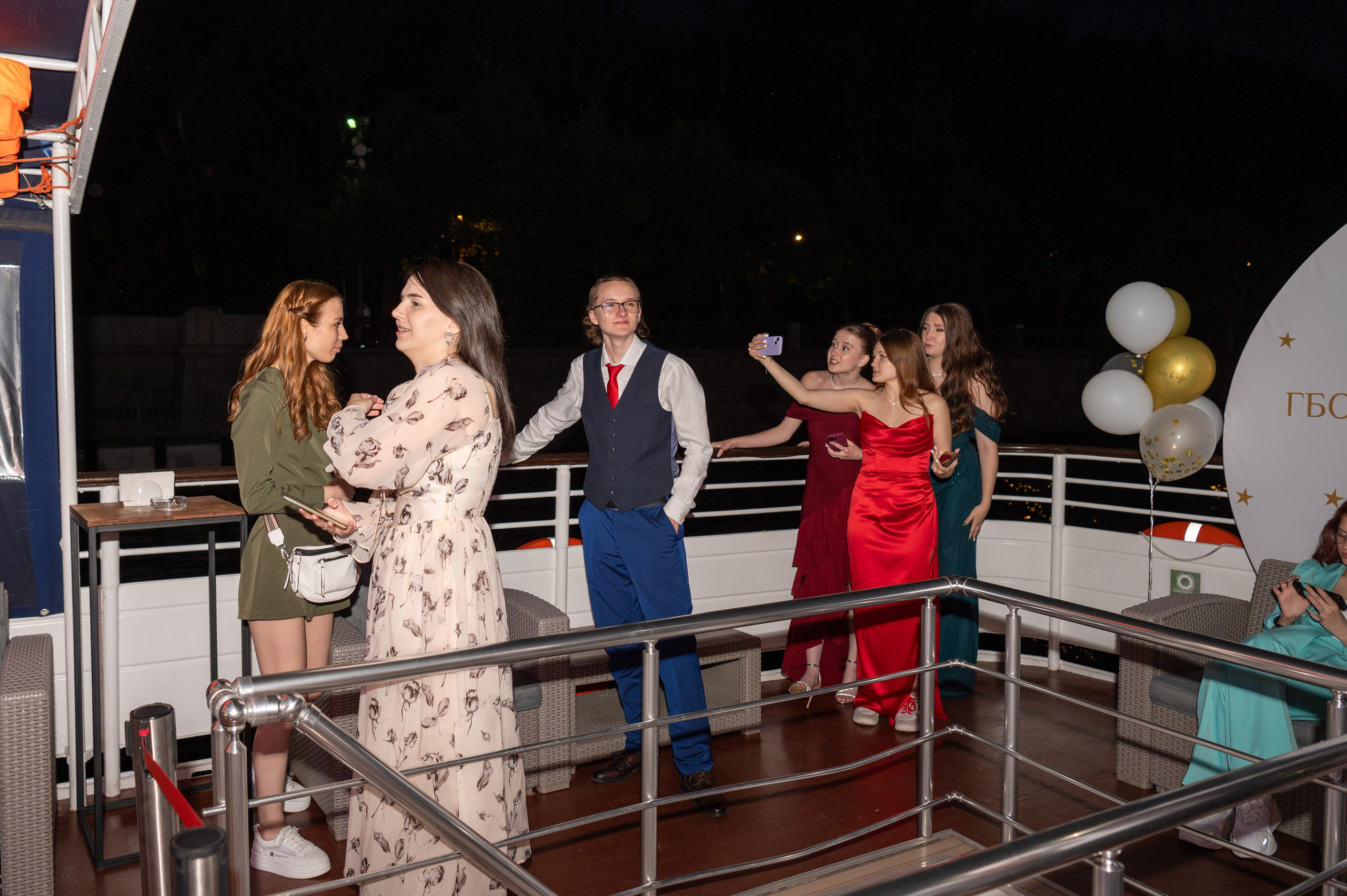 Выпускной вечер 11 класс на теплоходе. Детский и семейный фотограф г. Москва Оксана Катаджи
