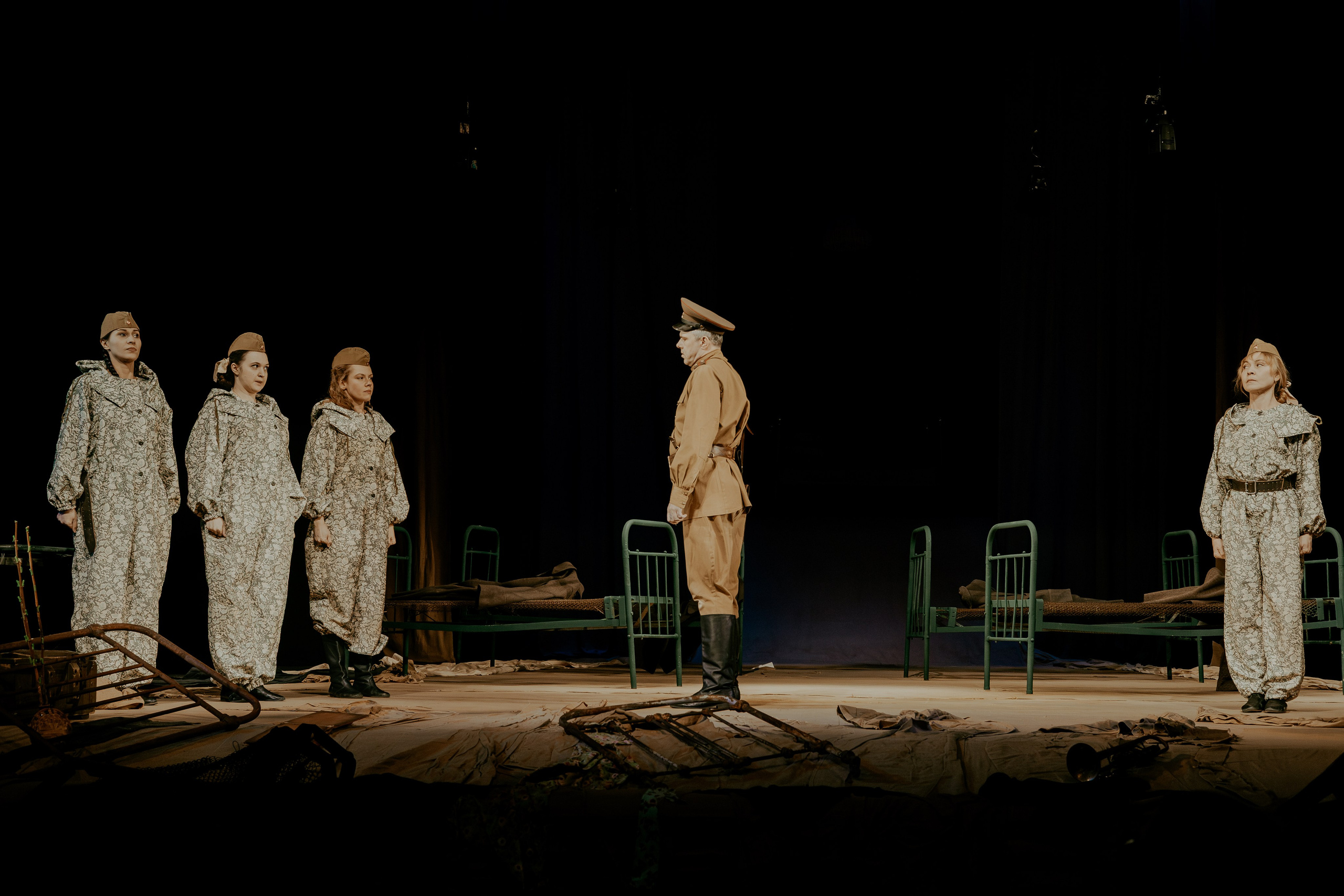 Театр Юного Зрителя " Не покидай меня». Фотограф Марк Файзулин