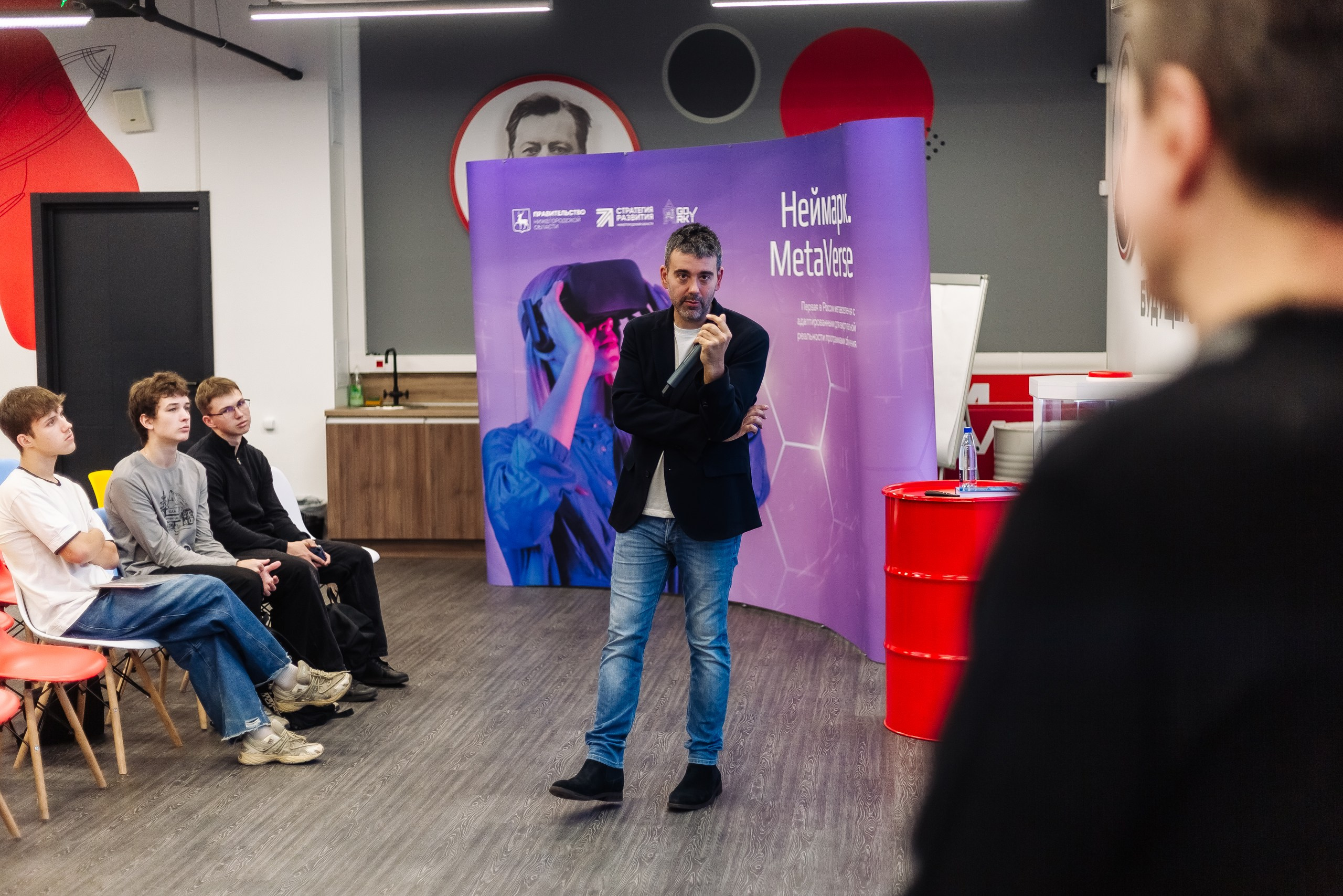 Неймарк. Лекторий. Репортажный и портретный фотограф в Нижнем Новгороде Максим Горшков