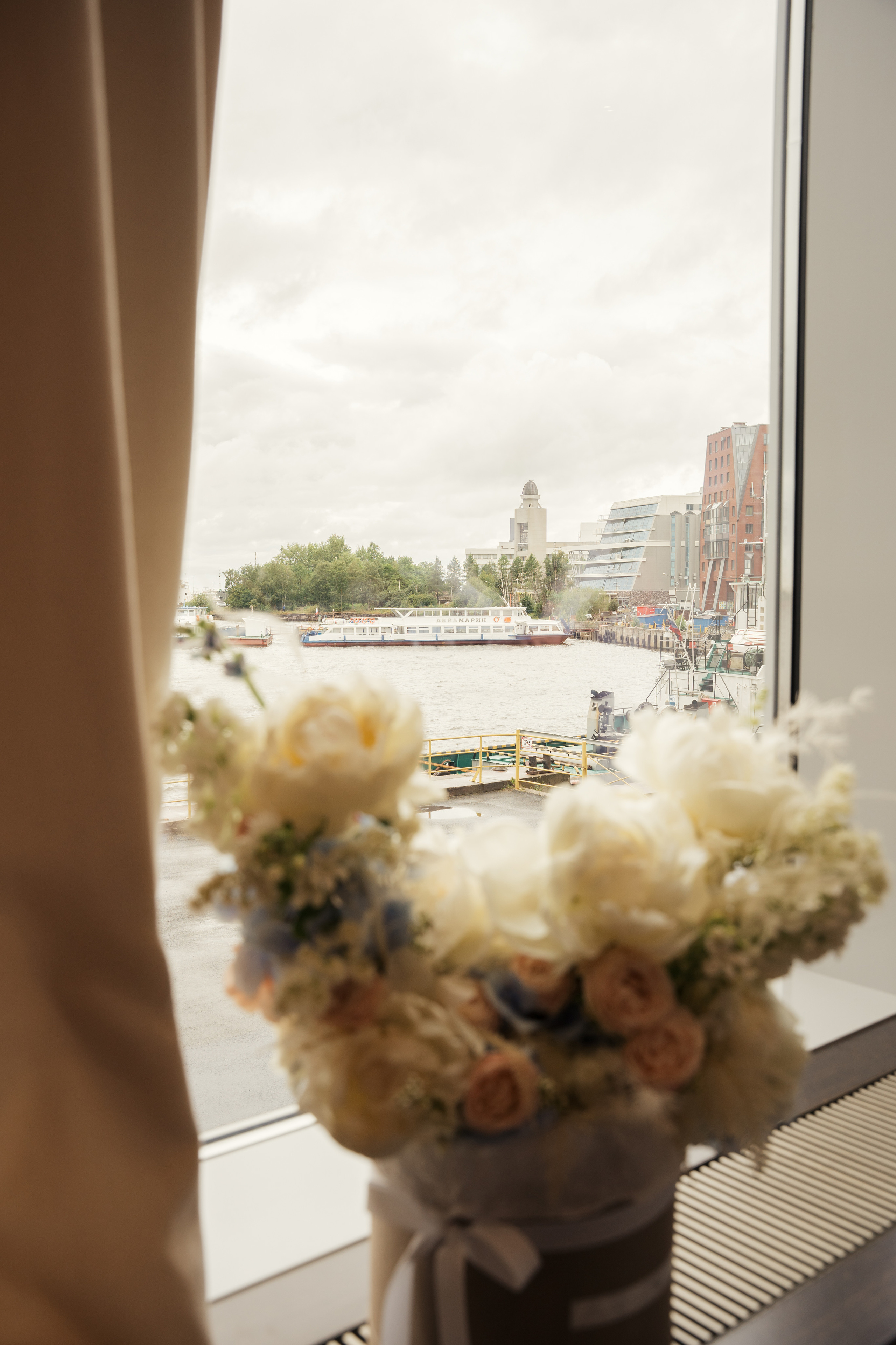 Свадьба в отеле на берегу реки в Архангельске