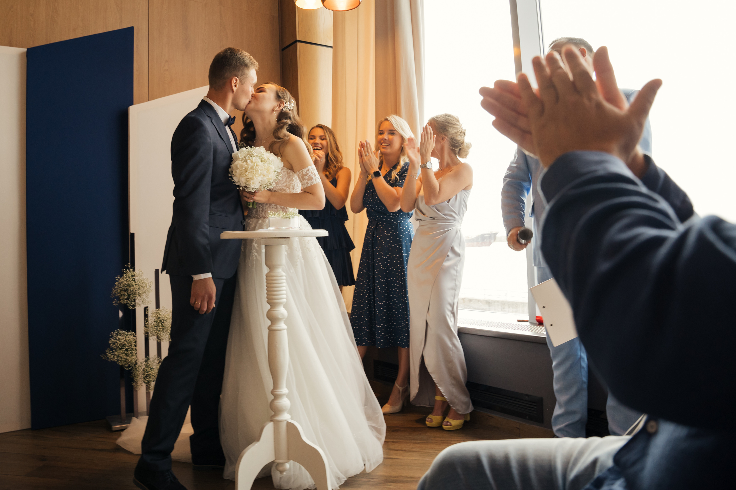 Свадьба в отеле на берегу реки в Архангельске