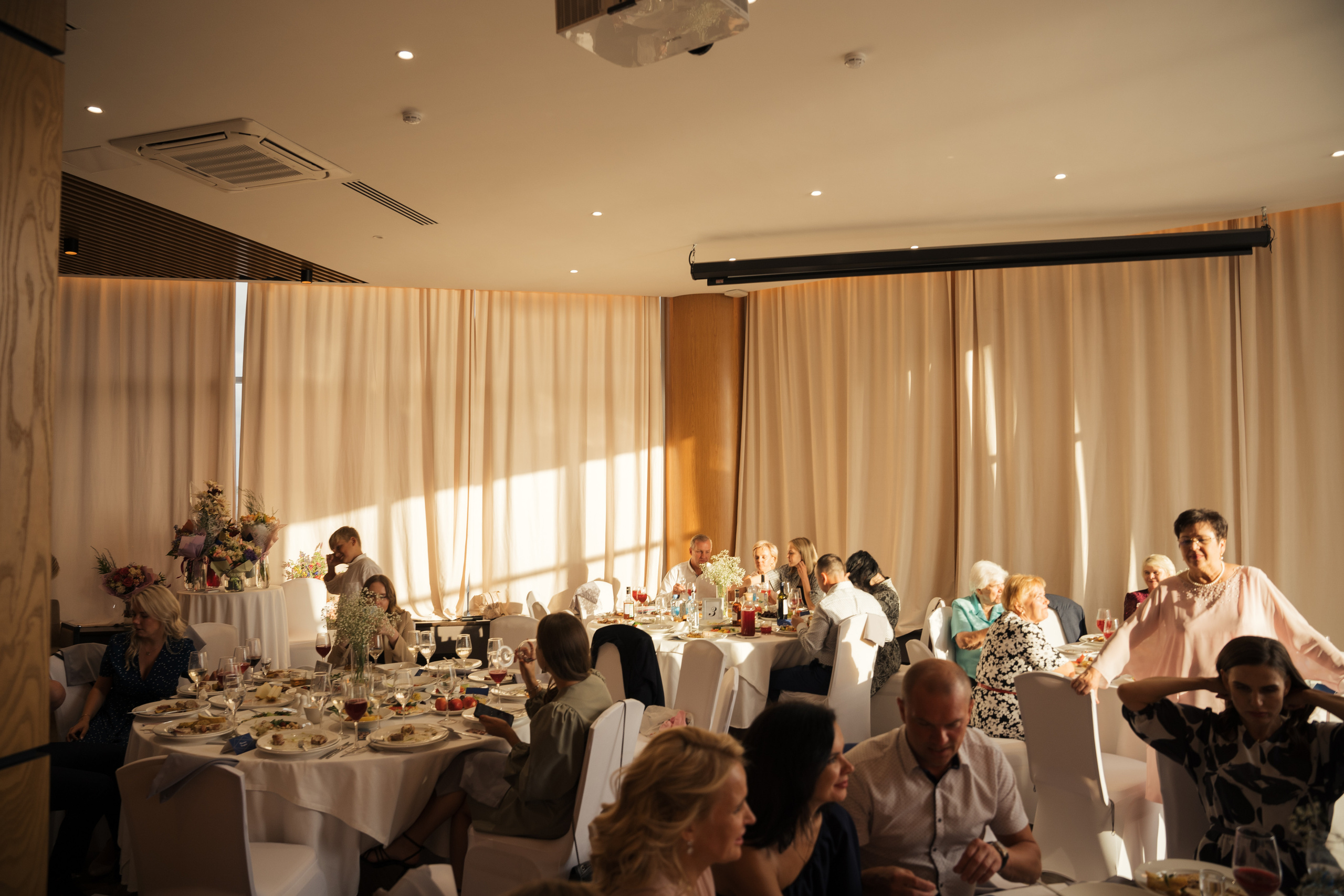 Свадьба в отеле на берегу реки в Архангельске