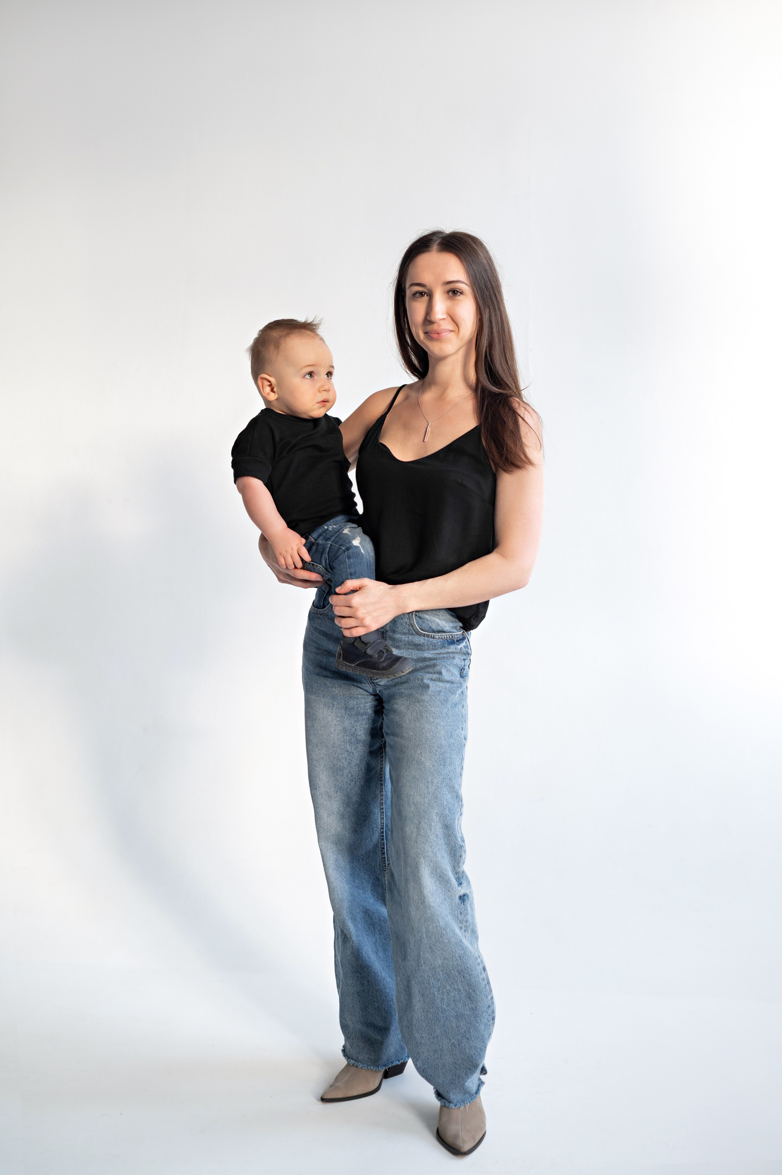 Семейная фотосессия на циклораме. Детский и семейный фотограф г. Москва Оксана Катаджи