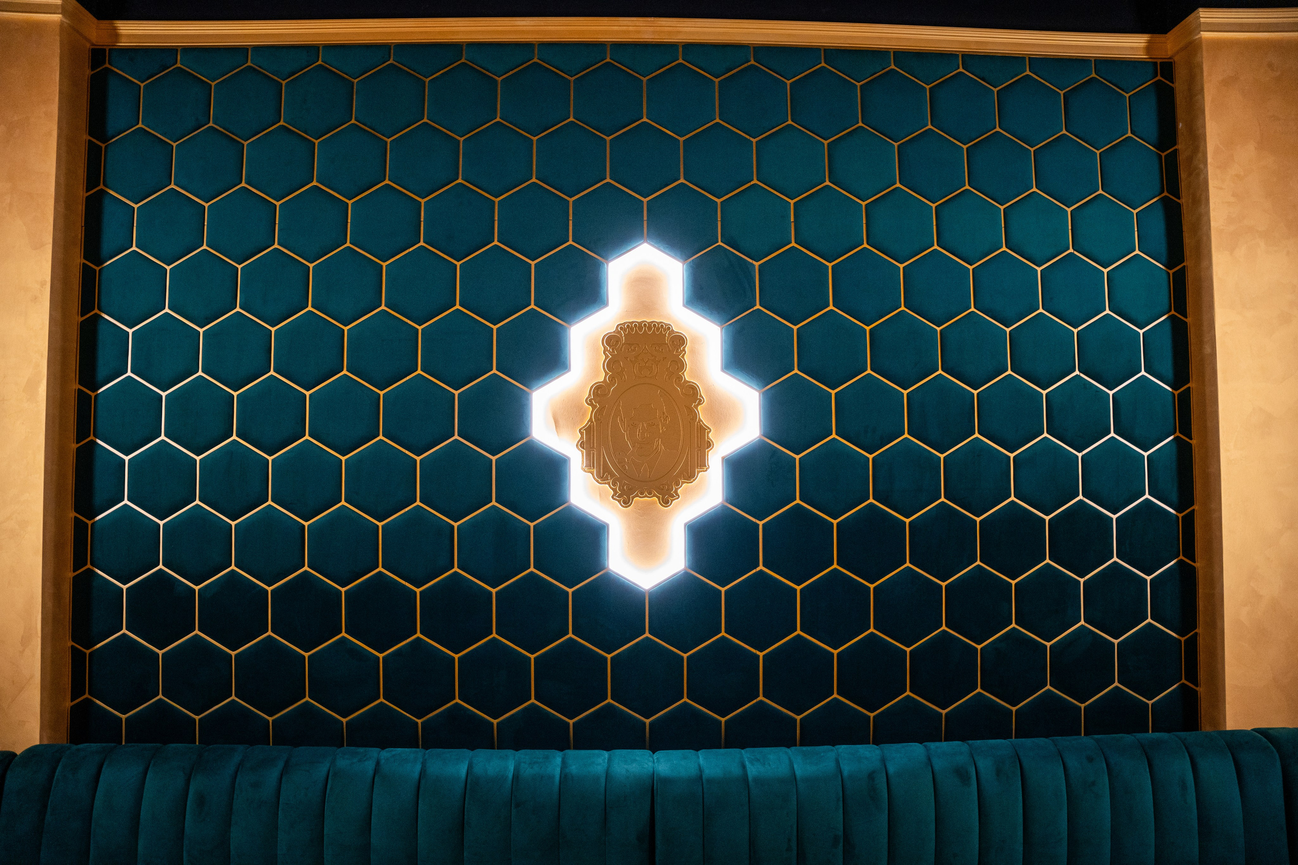 Фотосъемка интерьера стриптиз-клуба Hefner — элитный клуб Краснодара. Интерьерная фотосъемка клуба Hefner в Краснодаре — профессионально. Шедевры для Вас! Фотограф и Видеограф в Краснодаре Пахиев Руслан