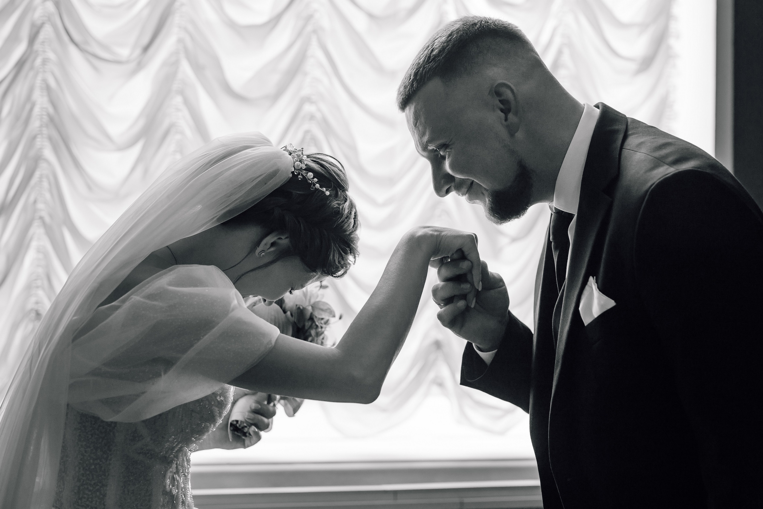 Свадебный день Яны и Максима, прогулка в лесу, Картинная галерея в Тамбове. Свадебный фотограф в Тамбове Павел Четвертков