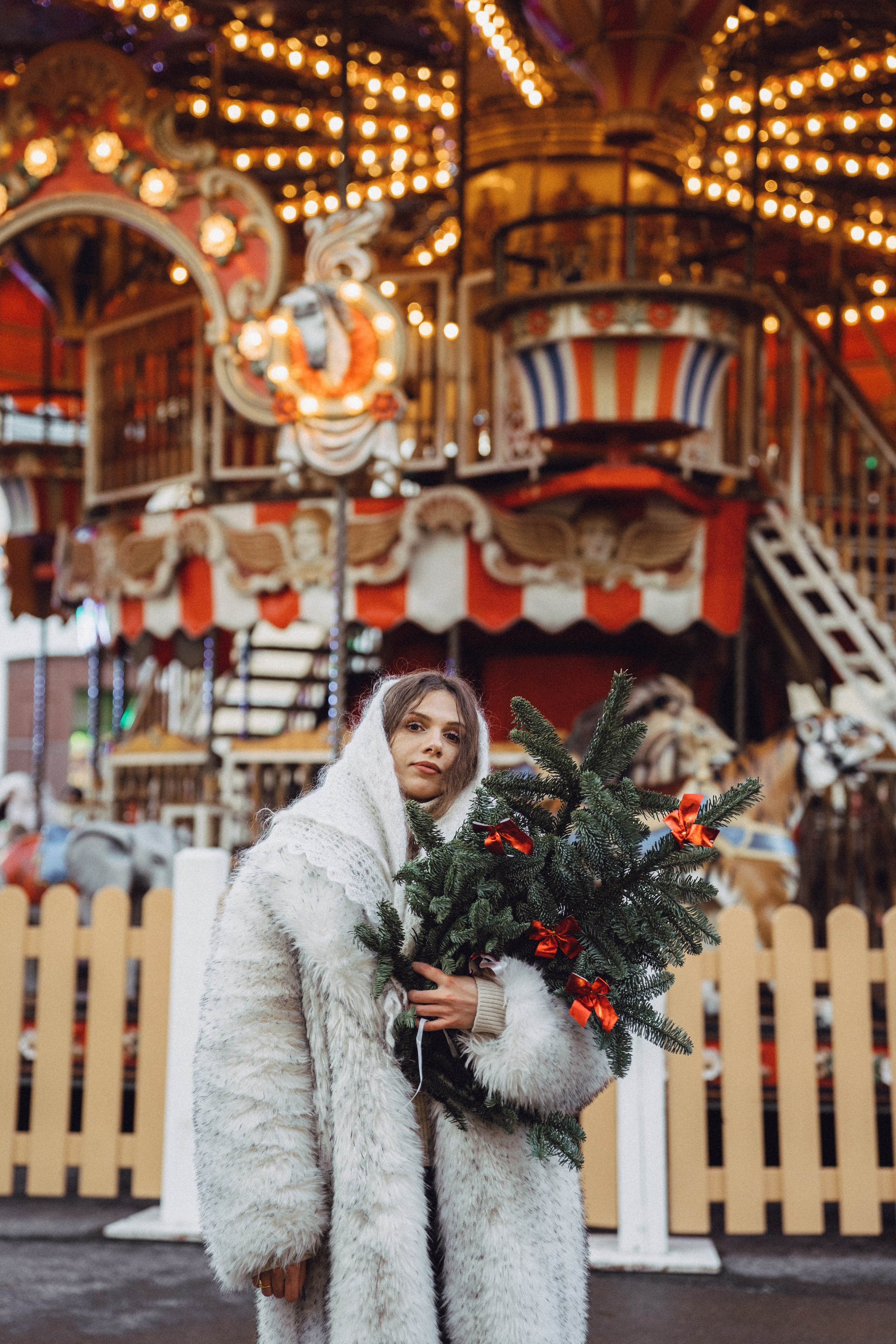 ПРОГУЛКА НА МАНЕЖНОЙ ПЛОЩАДИ ДЛЯ ДЕВУШКИ ПЕРЕД НОВЫМ ГОДОМ (НОВОГОДНЯЯ ФОТОСЕССИИЯ НА МАНЕЖНОЙ ПЛОЩАДИ). Профессиональный фотограф, Санкт-Петербург — Виктория Богомолова