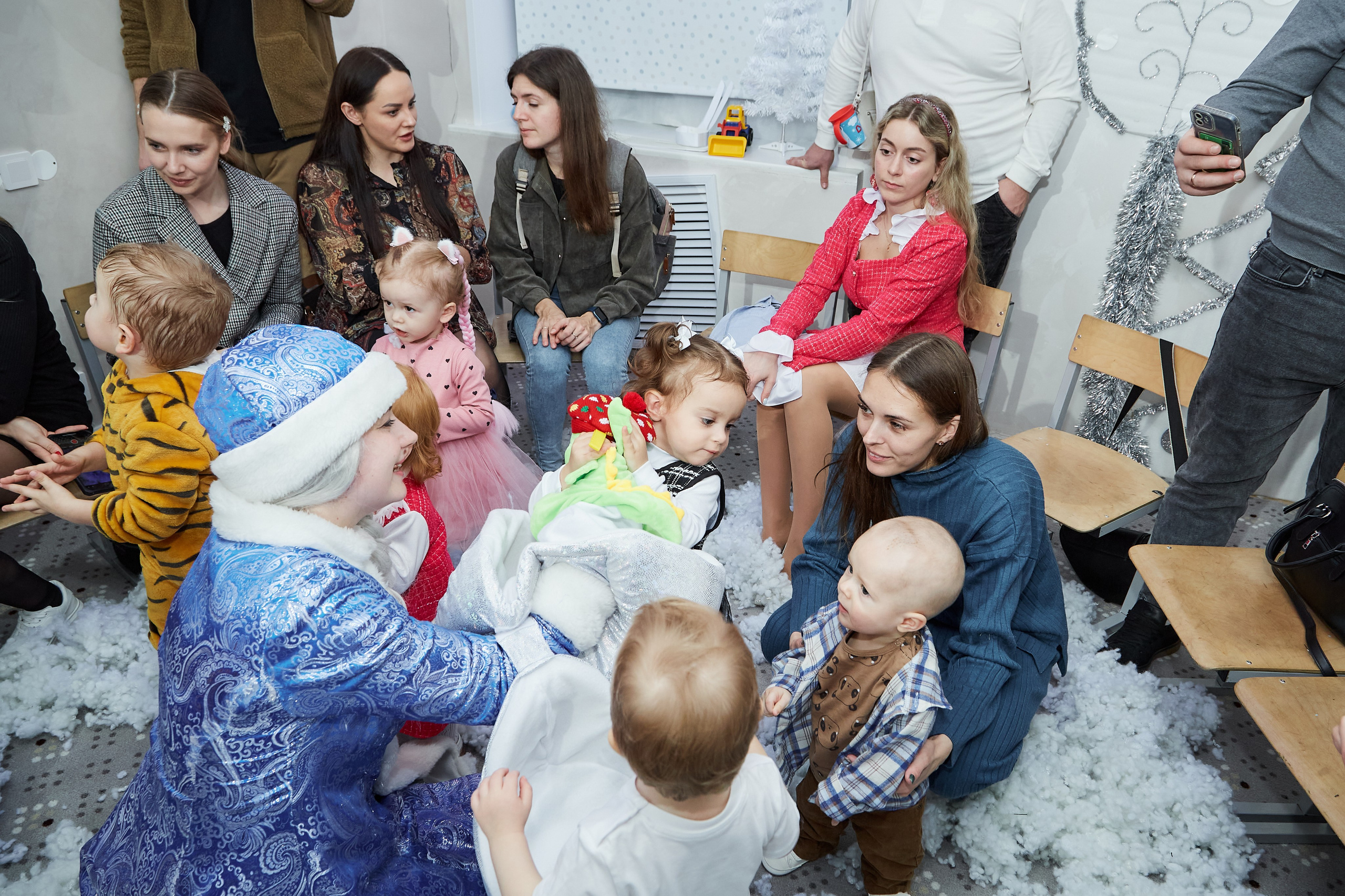 Бизи Кидз Новогодний репортаж с аниматорами. Кокорин Евгений Фотограф