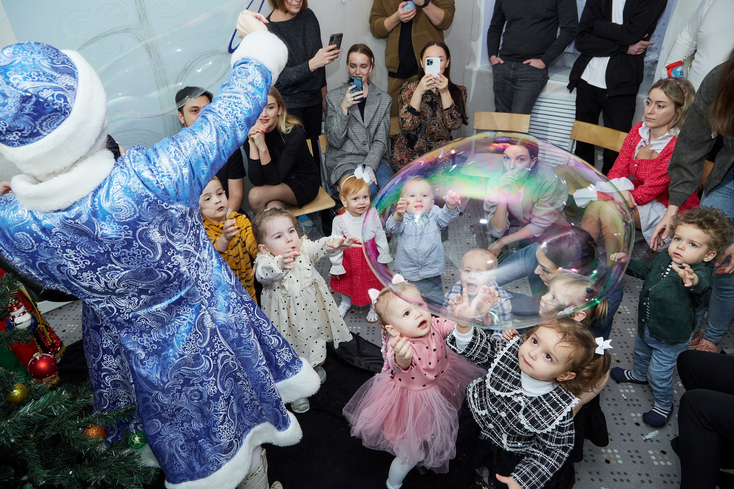 Бизи Кидз Новогодний репортаж с аниматорами. Кокорин Евгений Фотограф