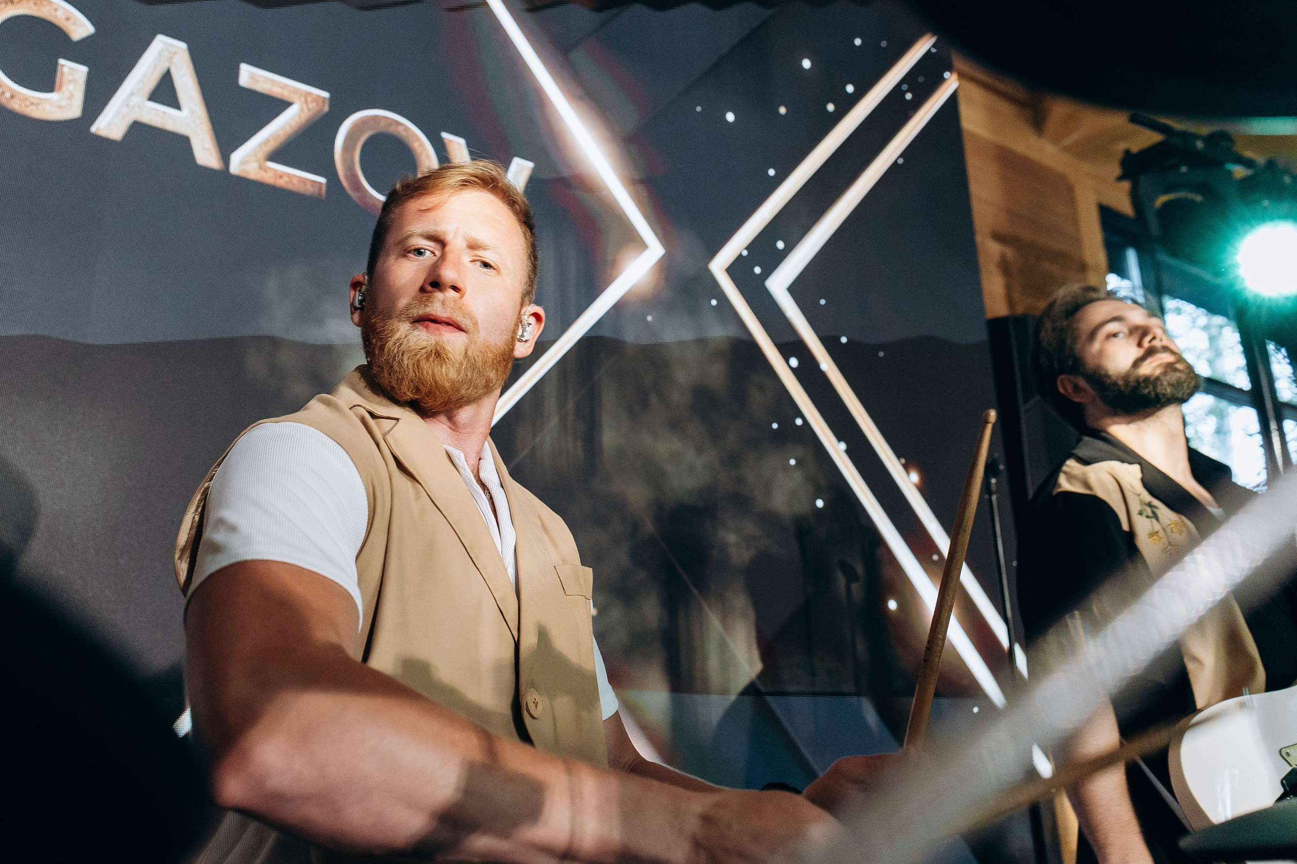 свадебный банкет в Казани.  Татарская кавер-группа MINGAZOV. Площадка Веранда Лес. Свадебный фотограф Казань