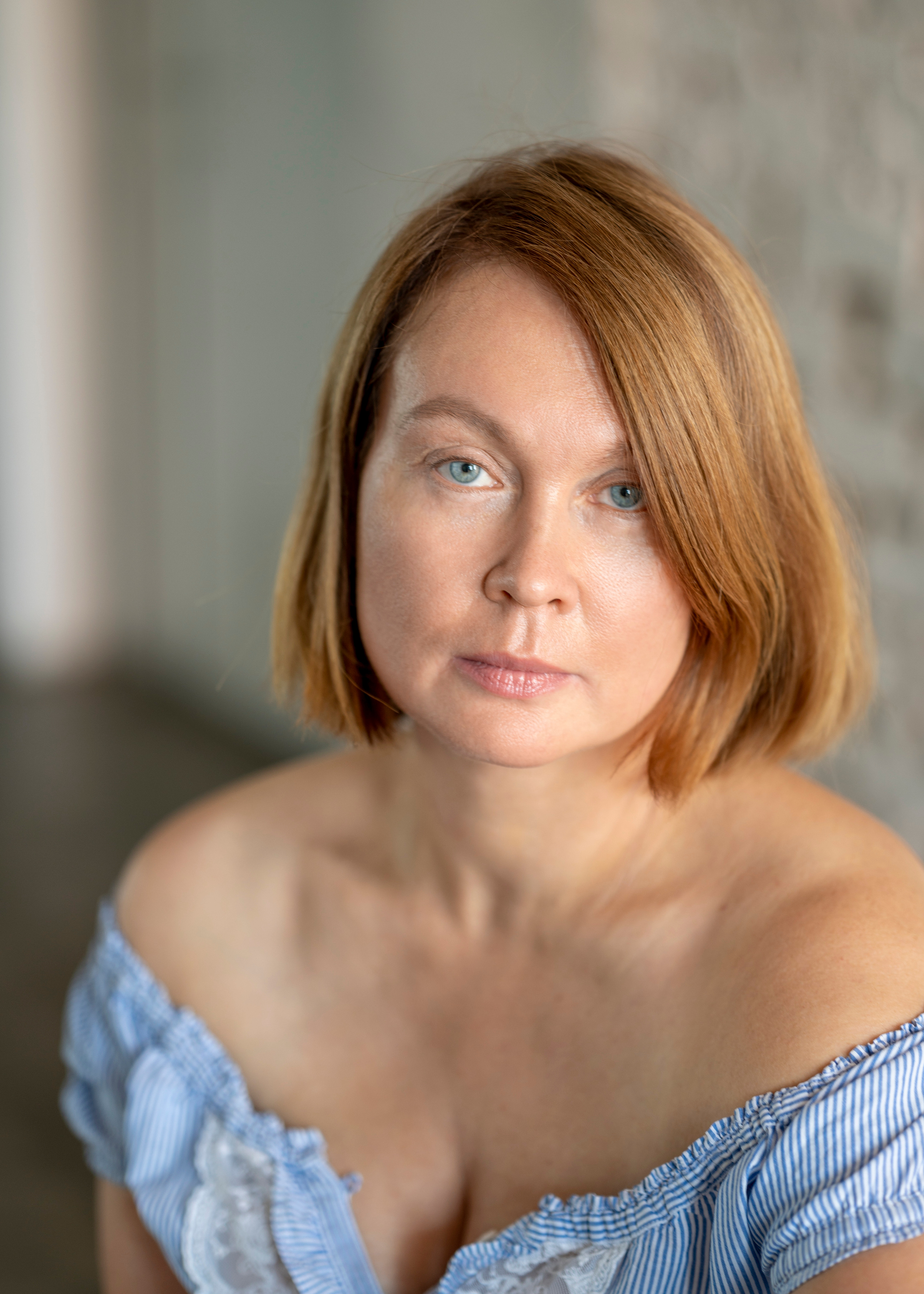 Портретная фотосессия женщины при естественном свете