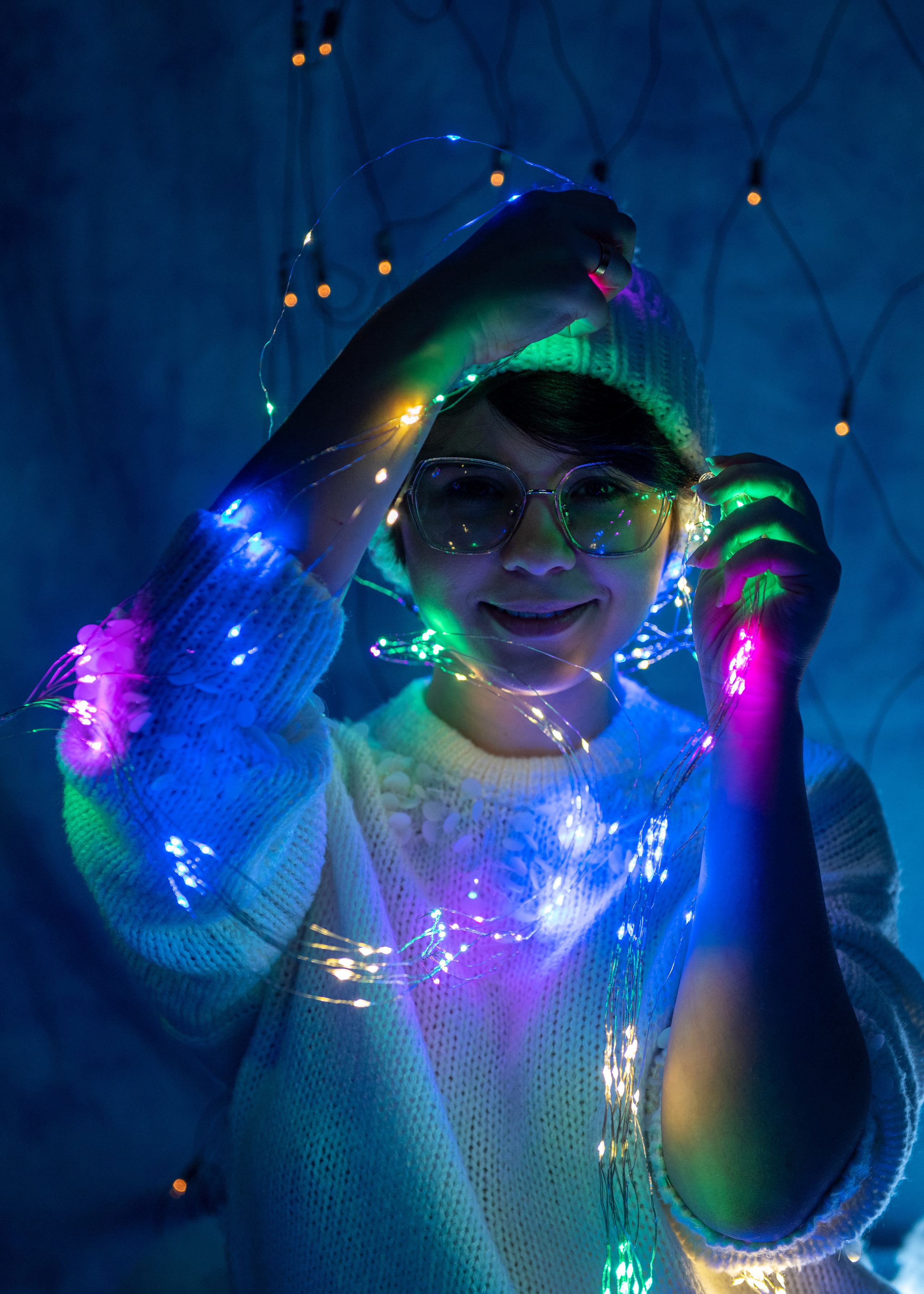 Новогодняя фотосессия с гирляндами в студии