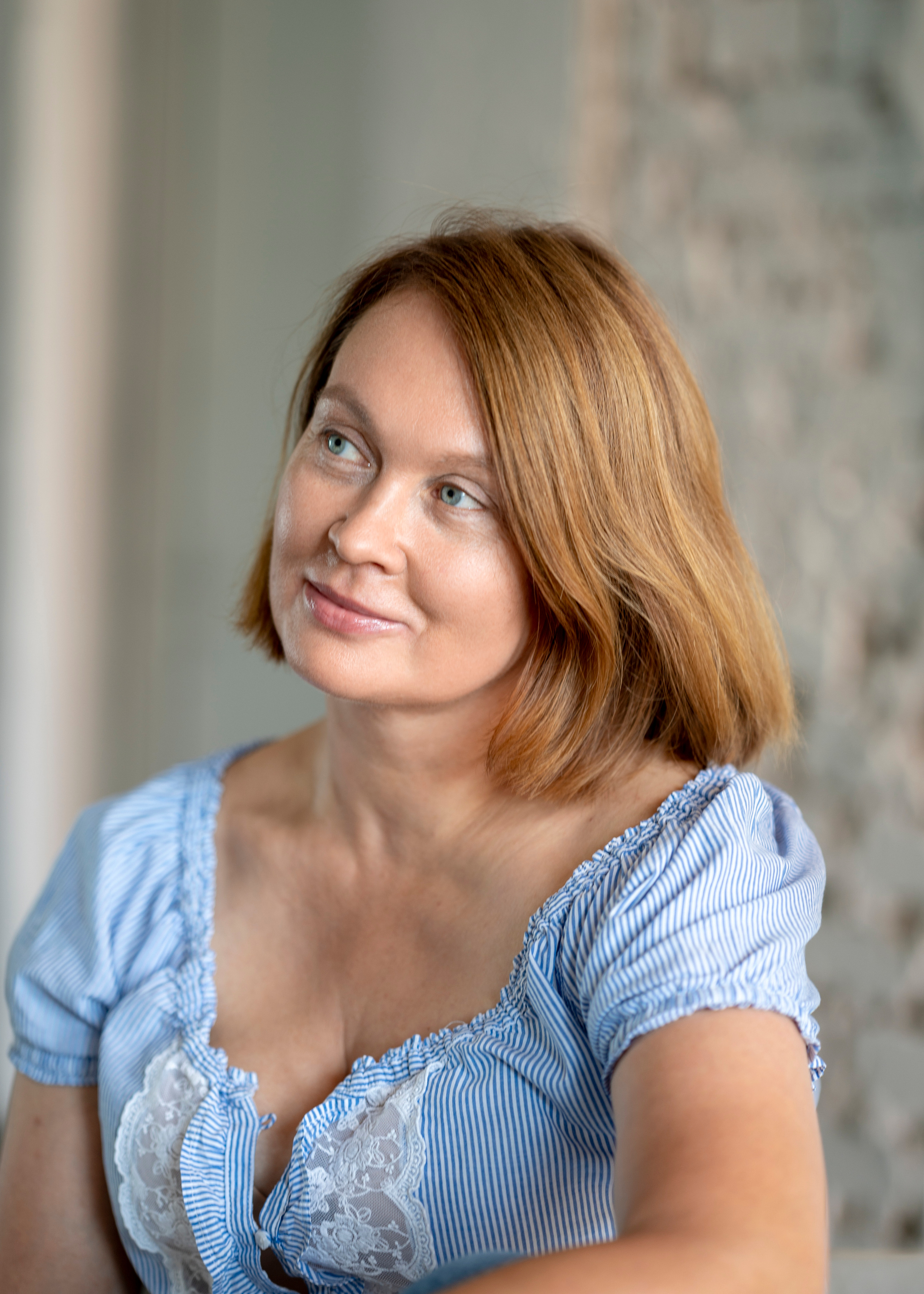 Портретная фотосессия женщины при естественном свете